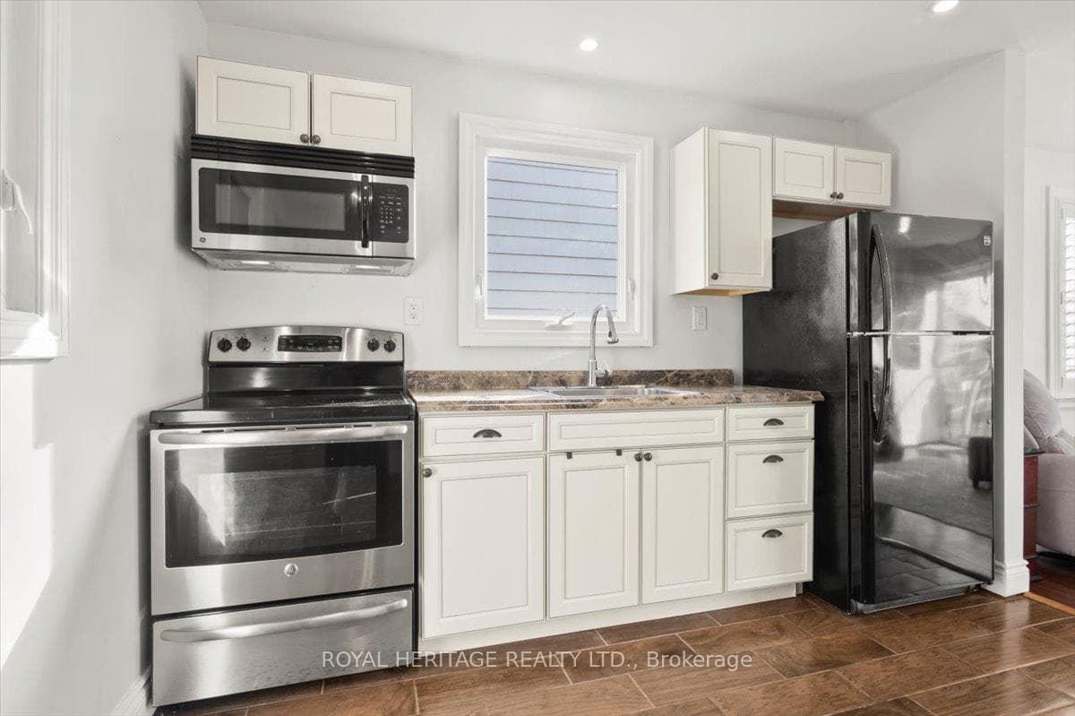 12 Veterans Avenue photo 7