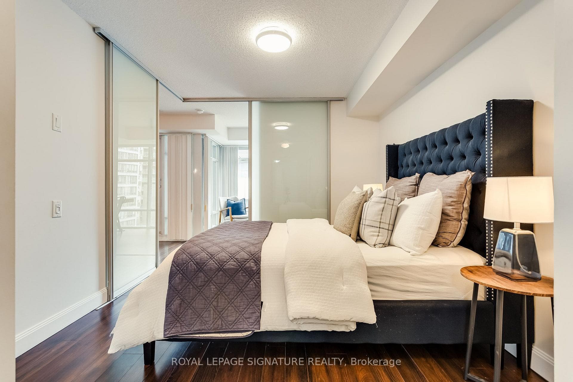 2191 Yonge Street Unit 910 photo 23