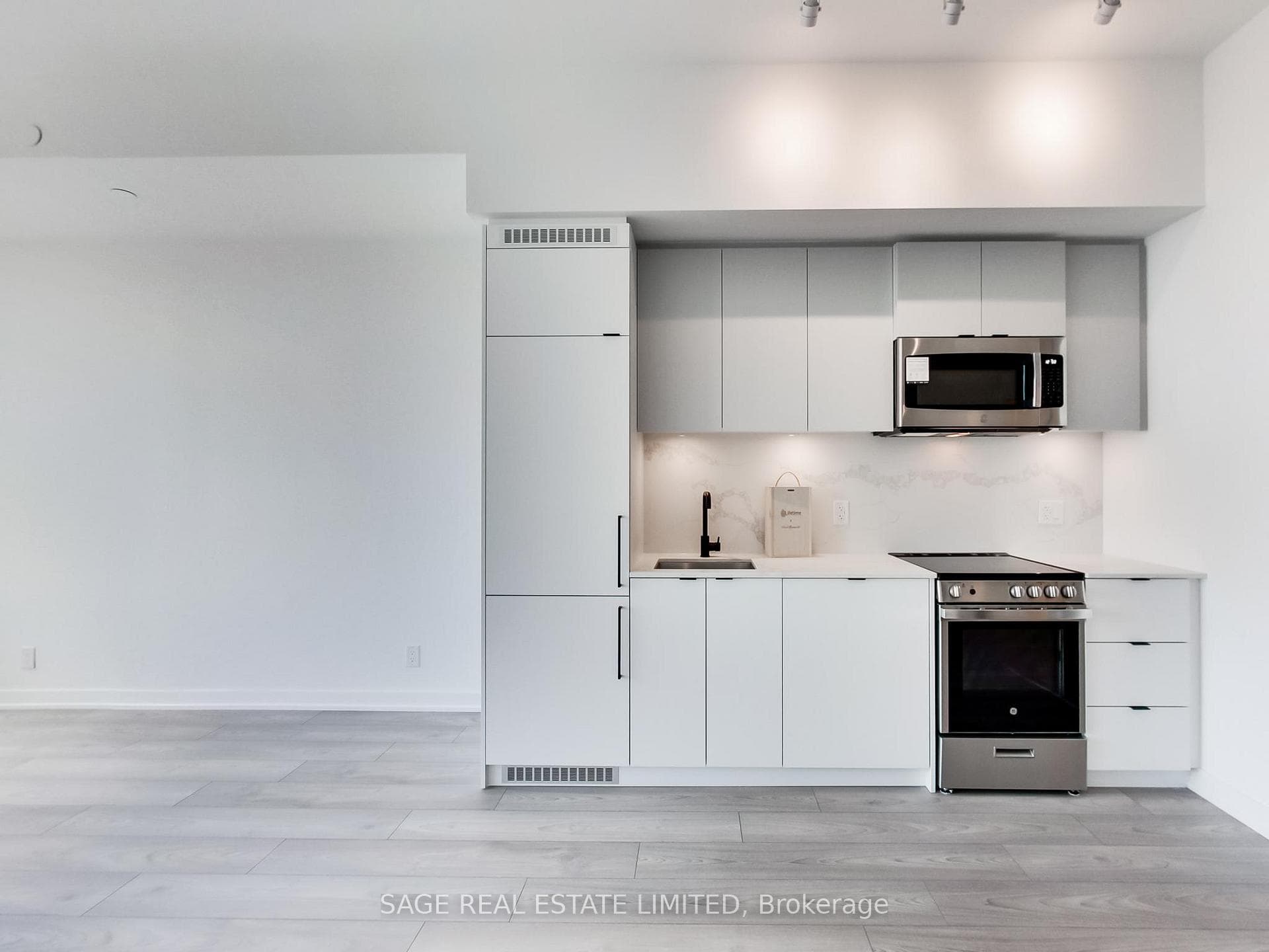 285 Dufferin Street Unit 1210 photo 18