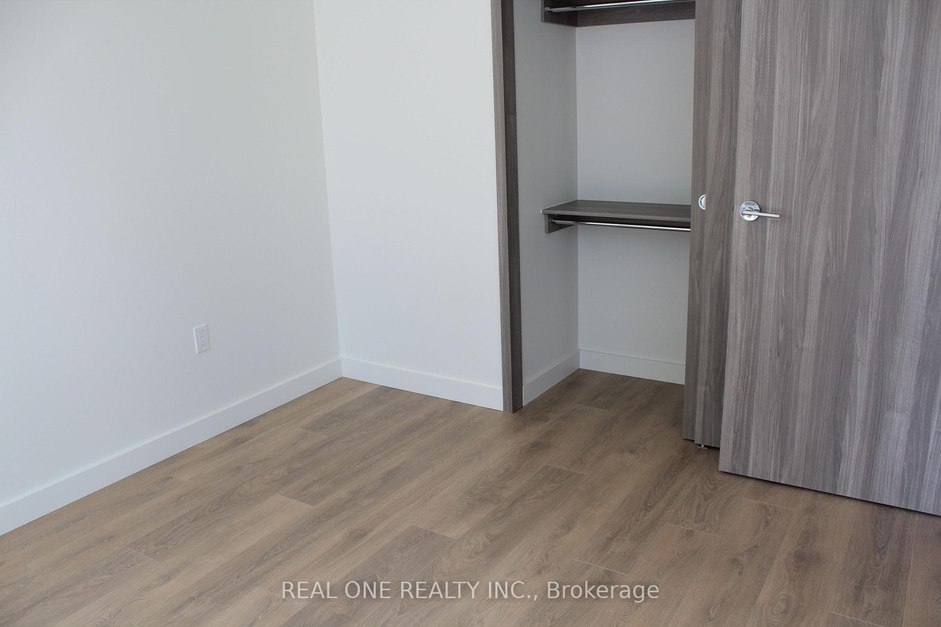 95 Mcmahon Drive Unit 2701 photo 9