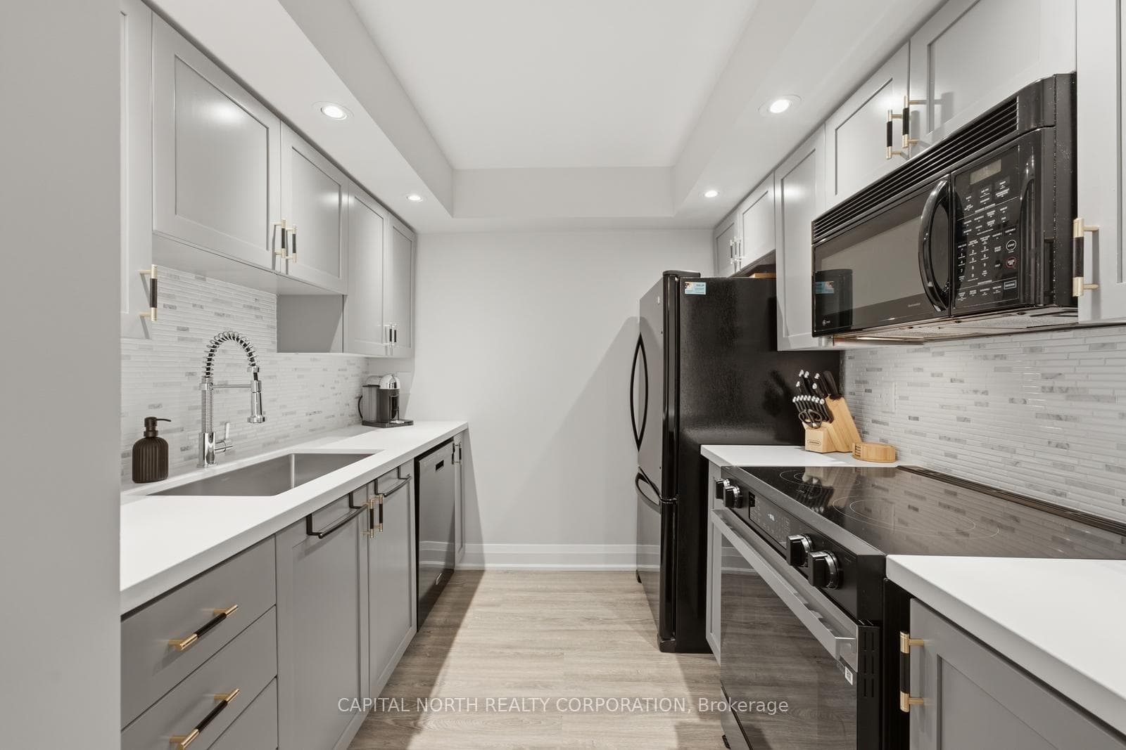 270 Wellington Street Unit 412 photo 13