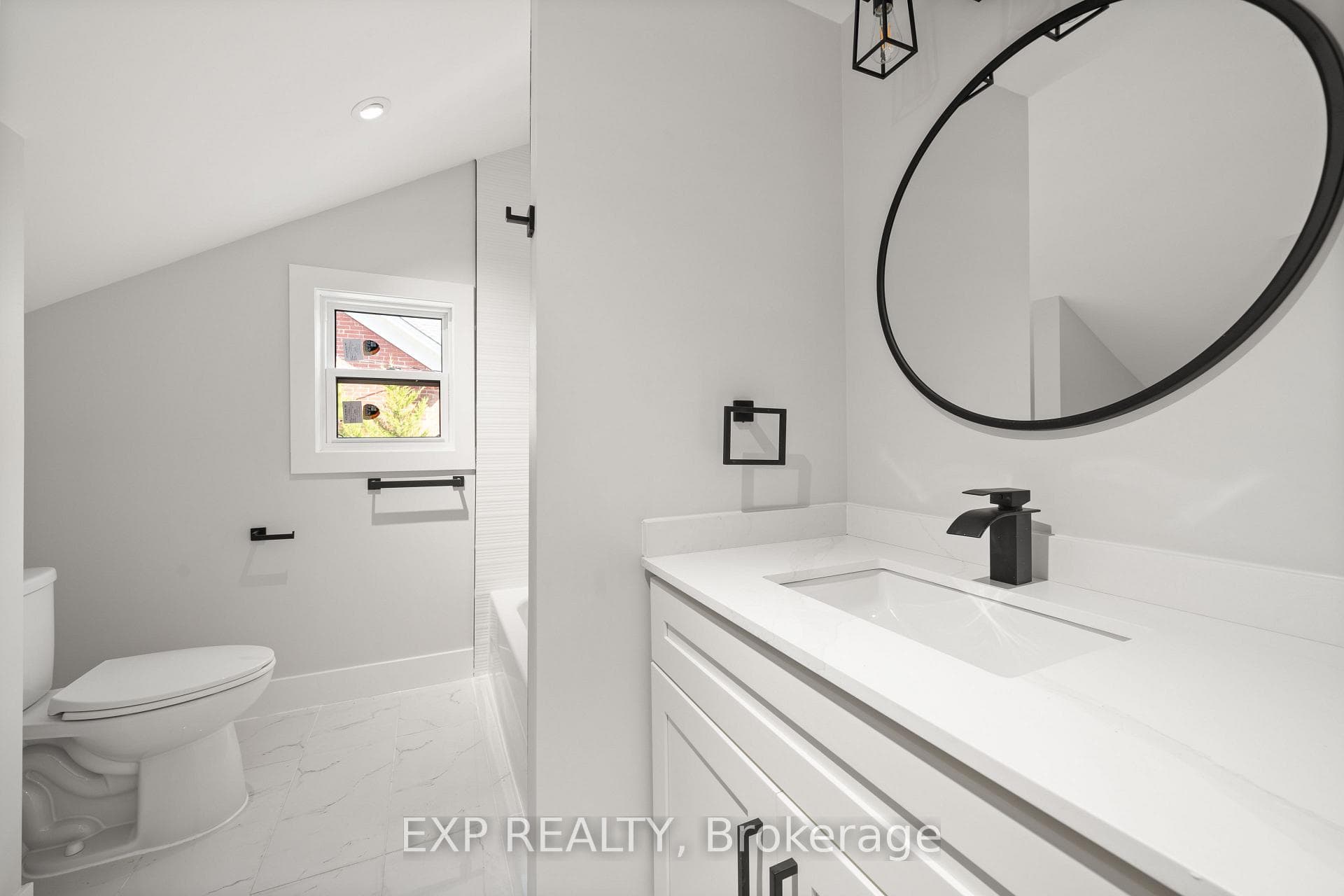 124 Colborne Street photo 24