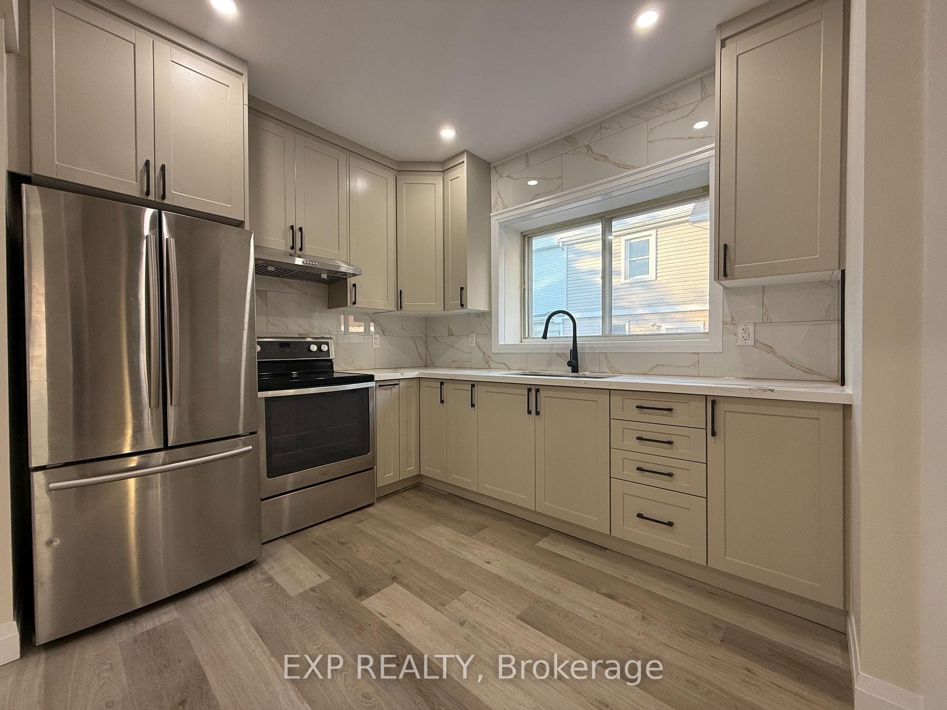 122 Alice Street Unit Upper photo 5