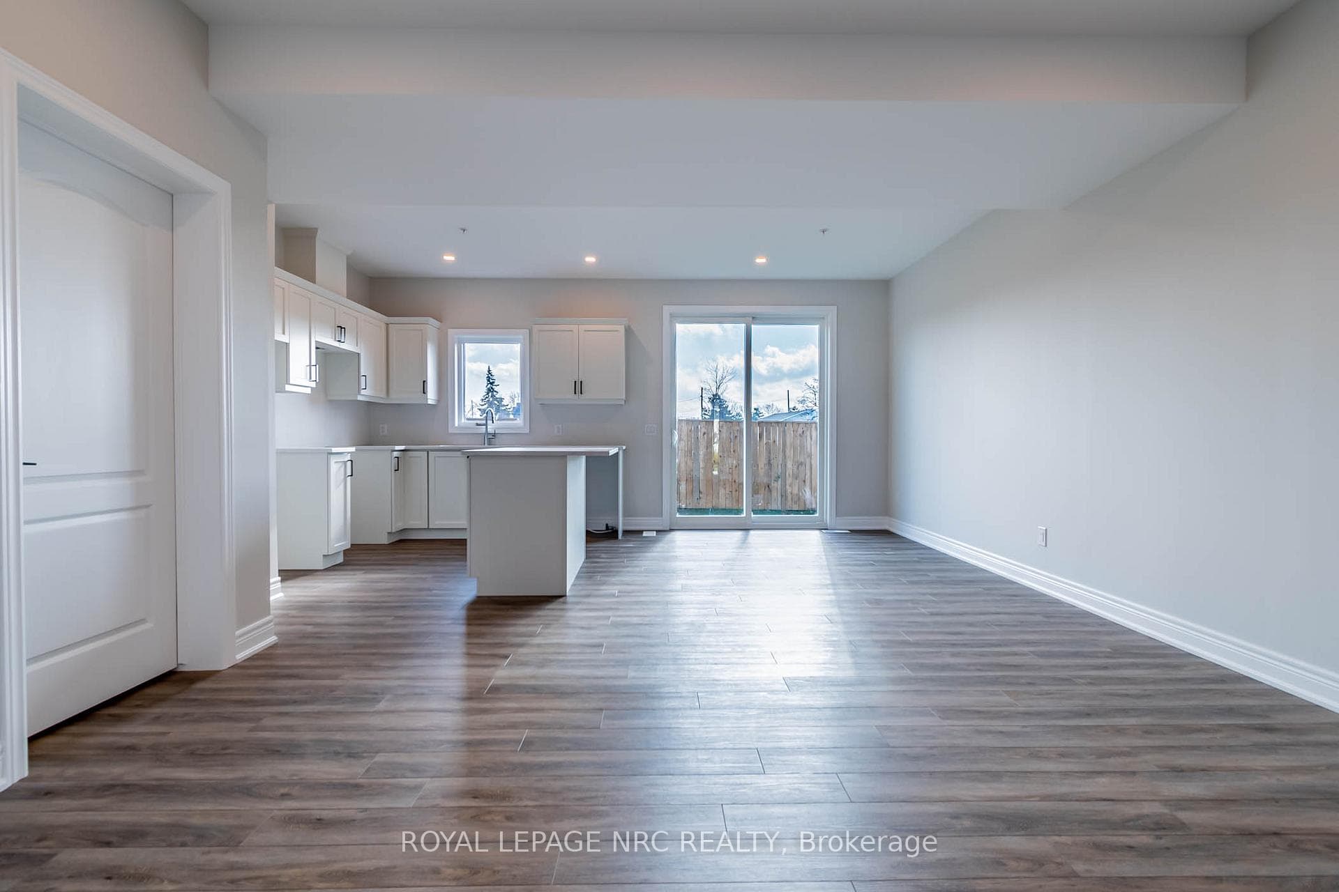 121A MOFFATT Street Unit 24 photo 6