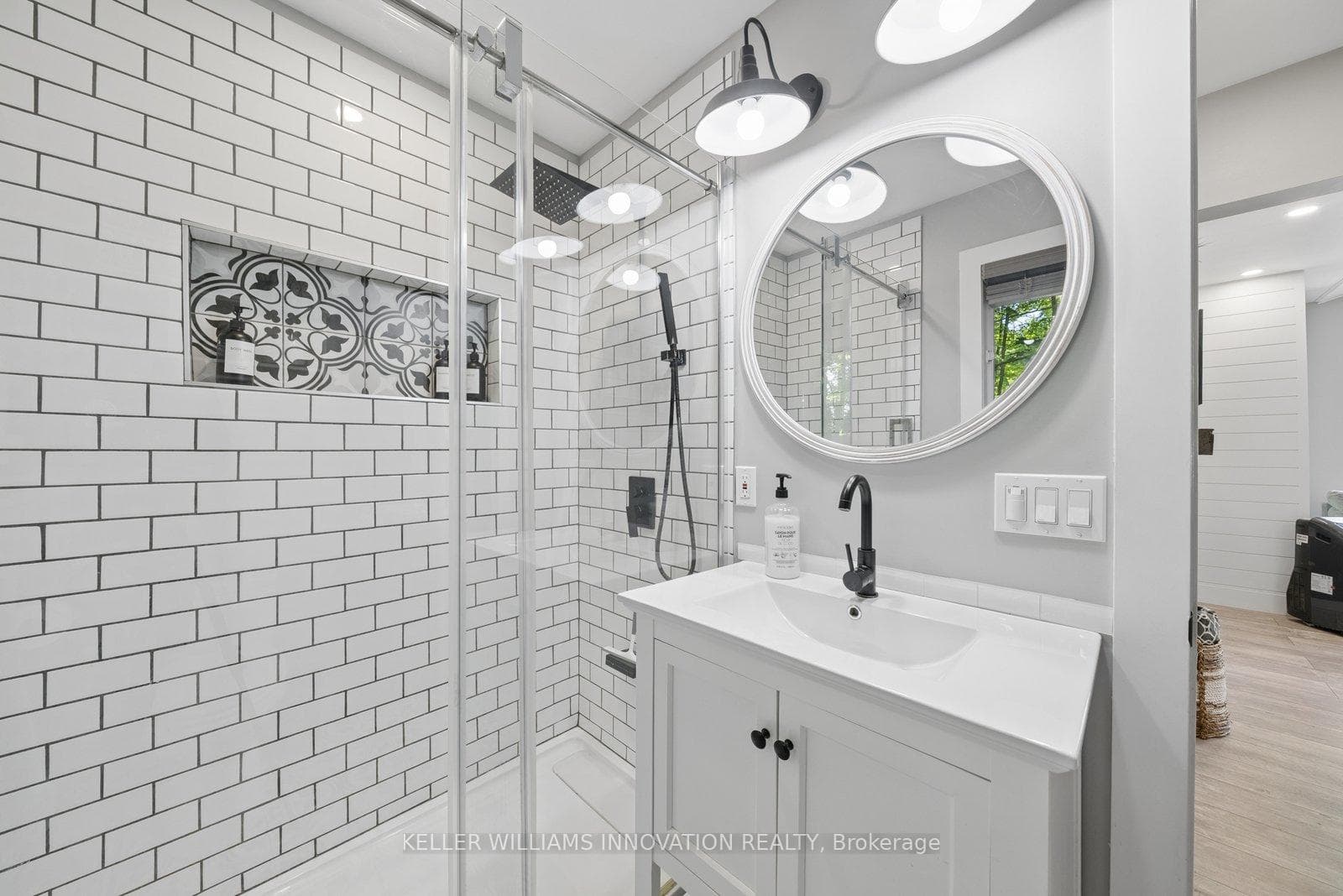 371 Skene Road photo 19
