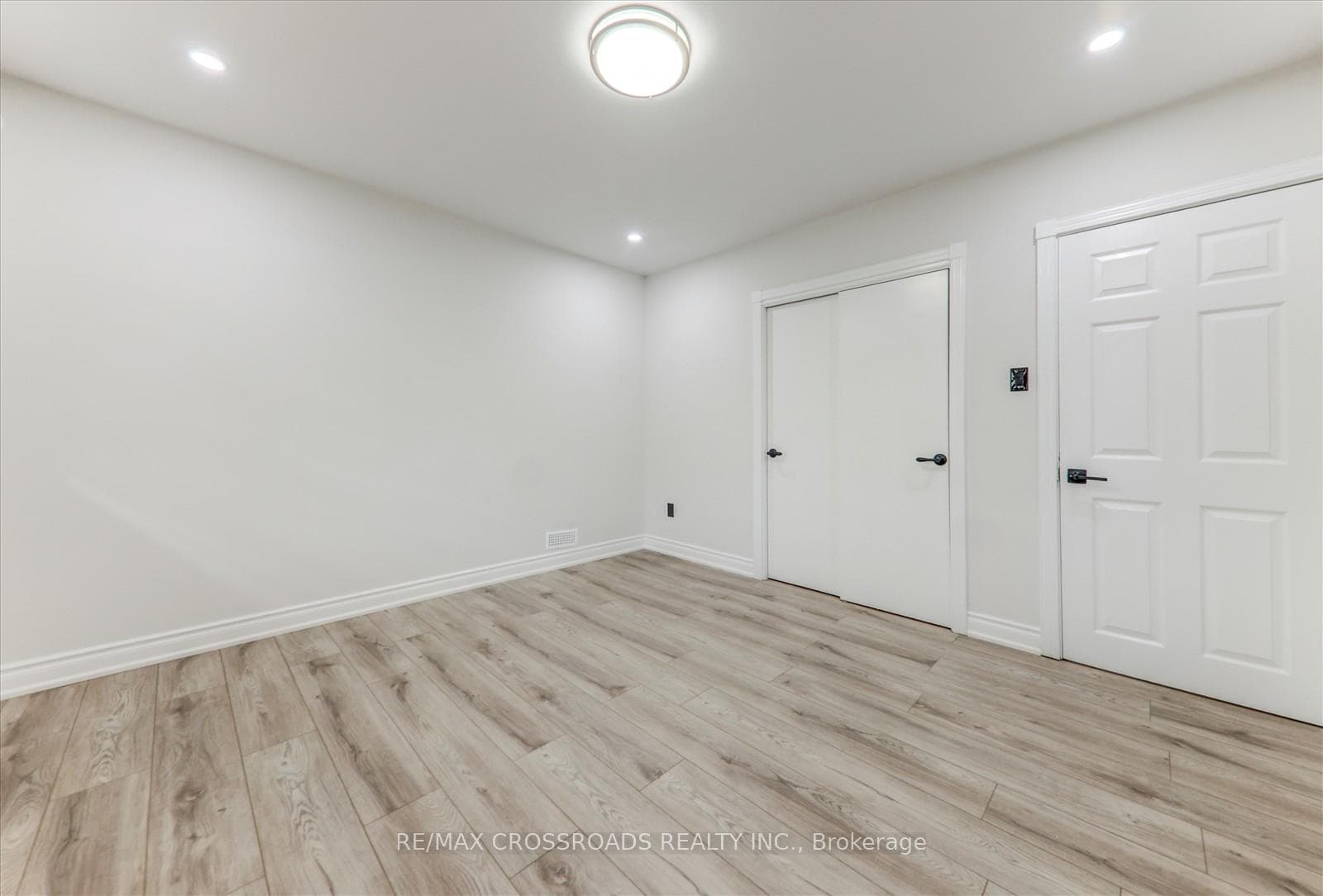 2 Tangmere Road Unit Main floor photo 17