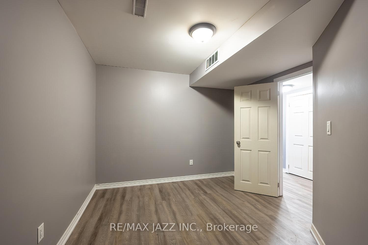 4B Daiseyfield Avenue Unit Lower photo 2