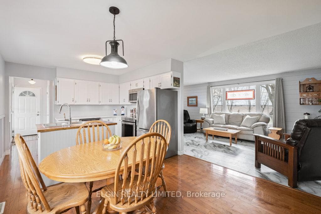 3134 Queen Street photo 8