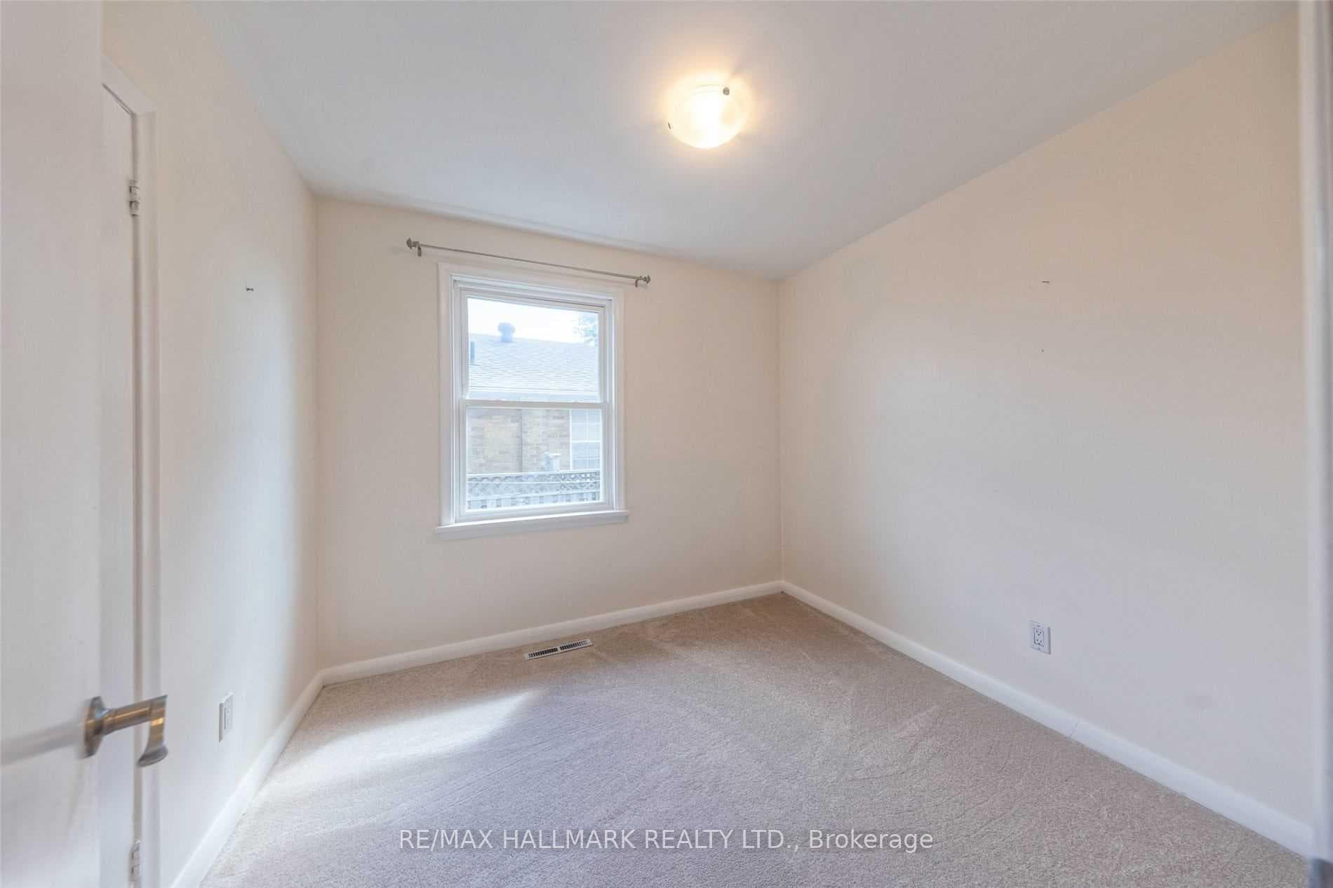 69 Barrymore Road Unit Main photo 8