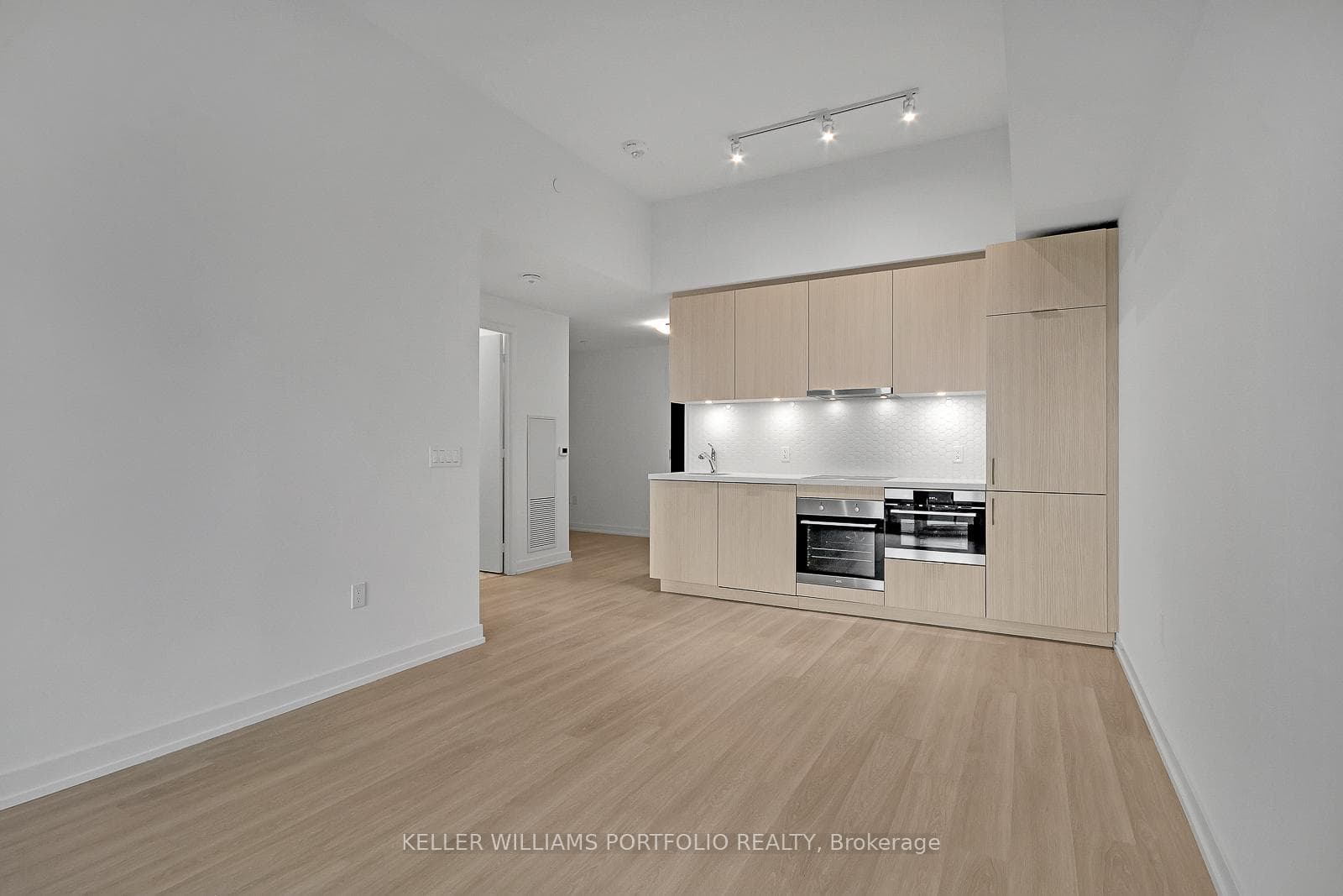 158 Front Street Unit 914 photo 12