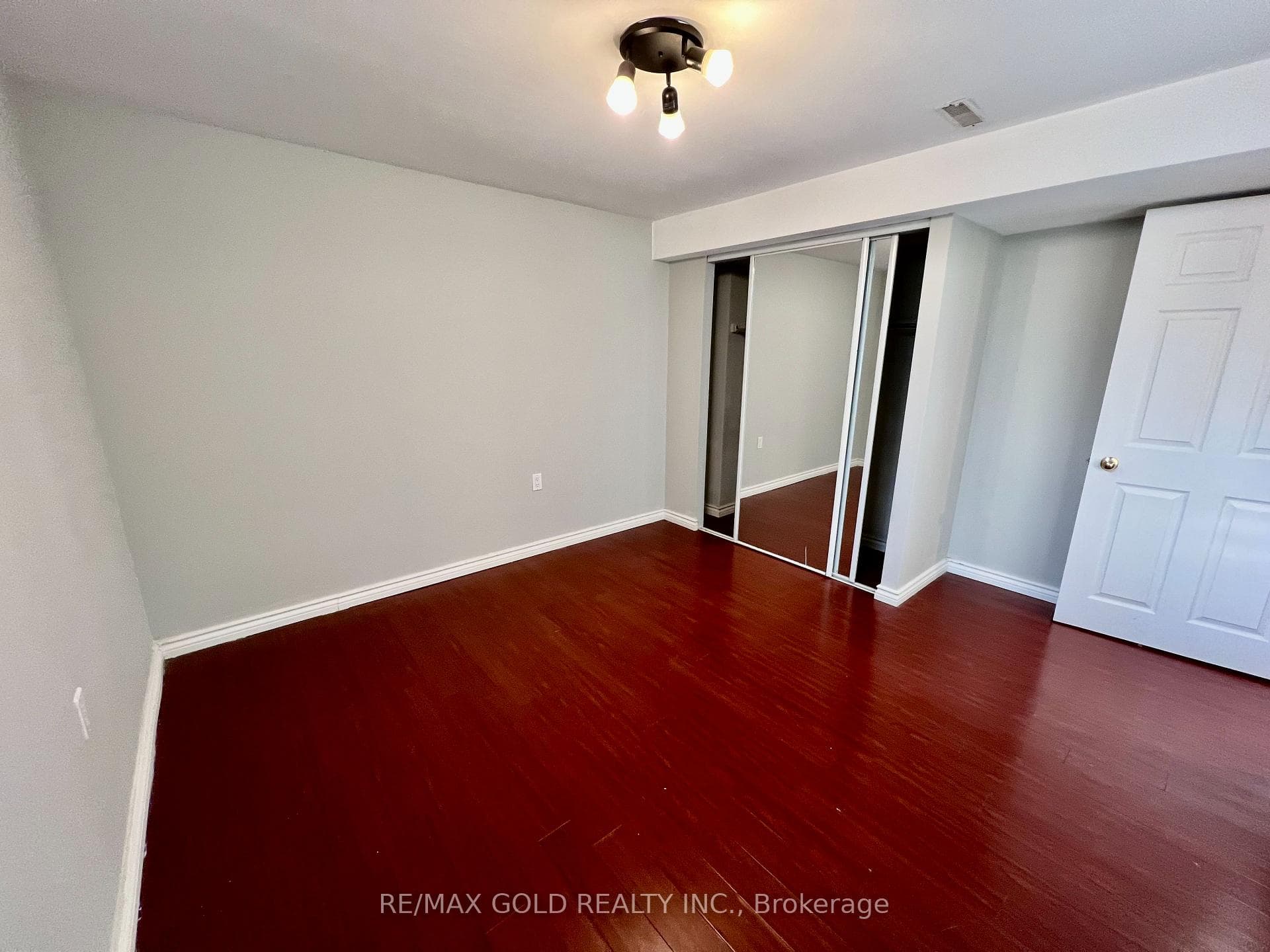 12 Fairfax Court Unit Lower photo 9