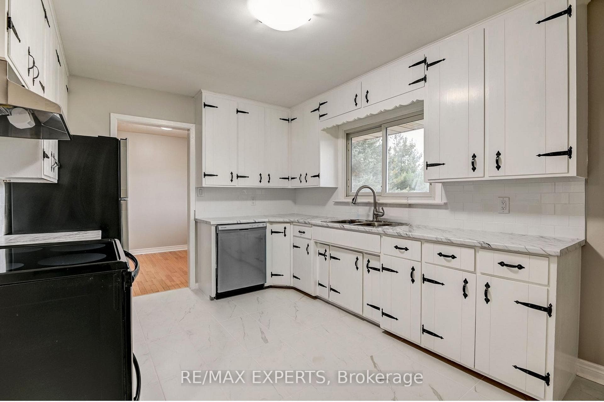 5077 Boyne Street photo 7