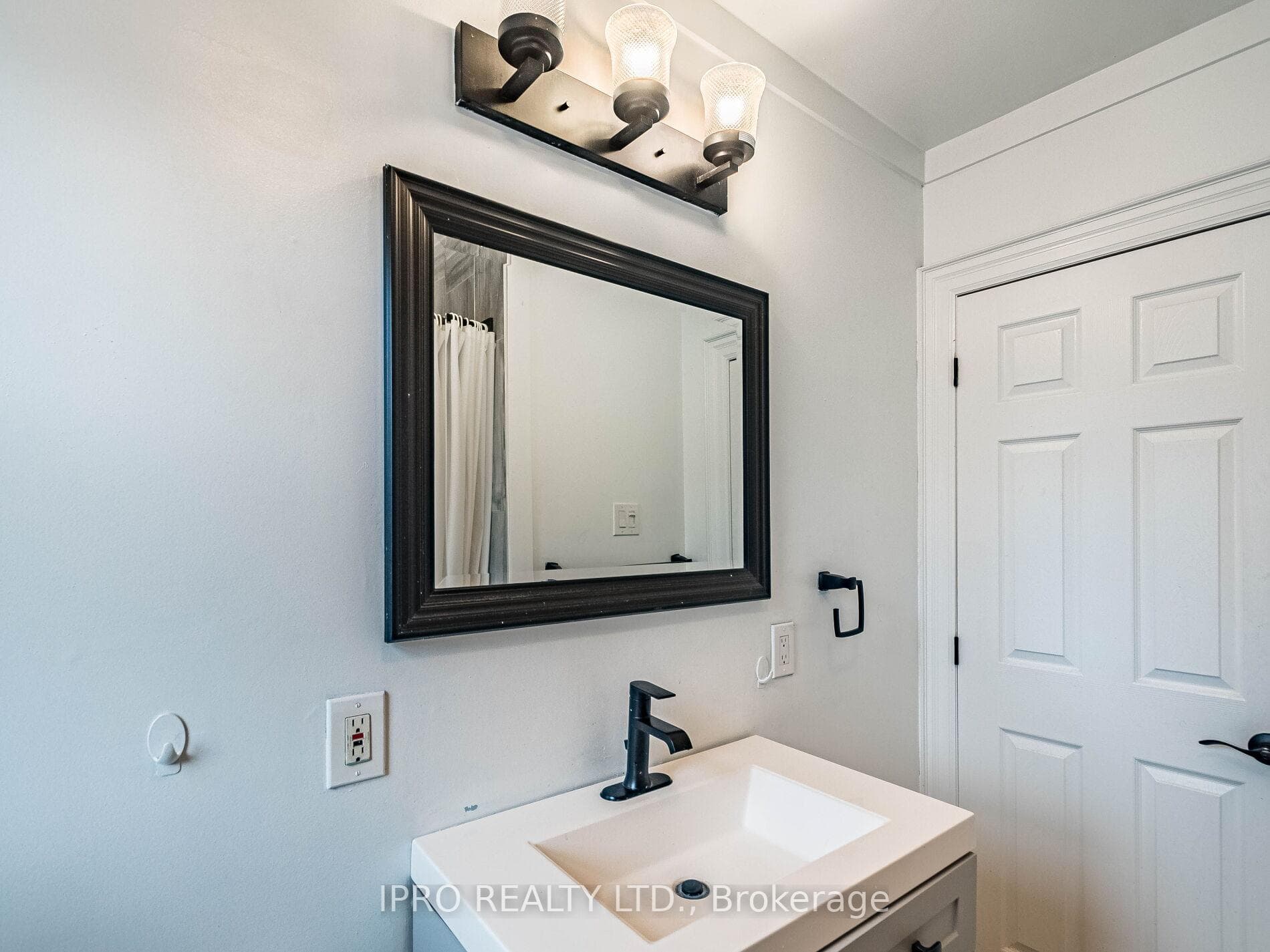 32 Bland Avenue photo 27