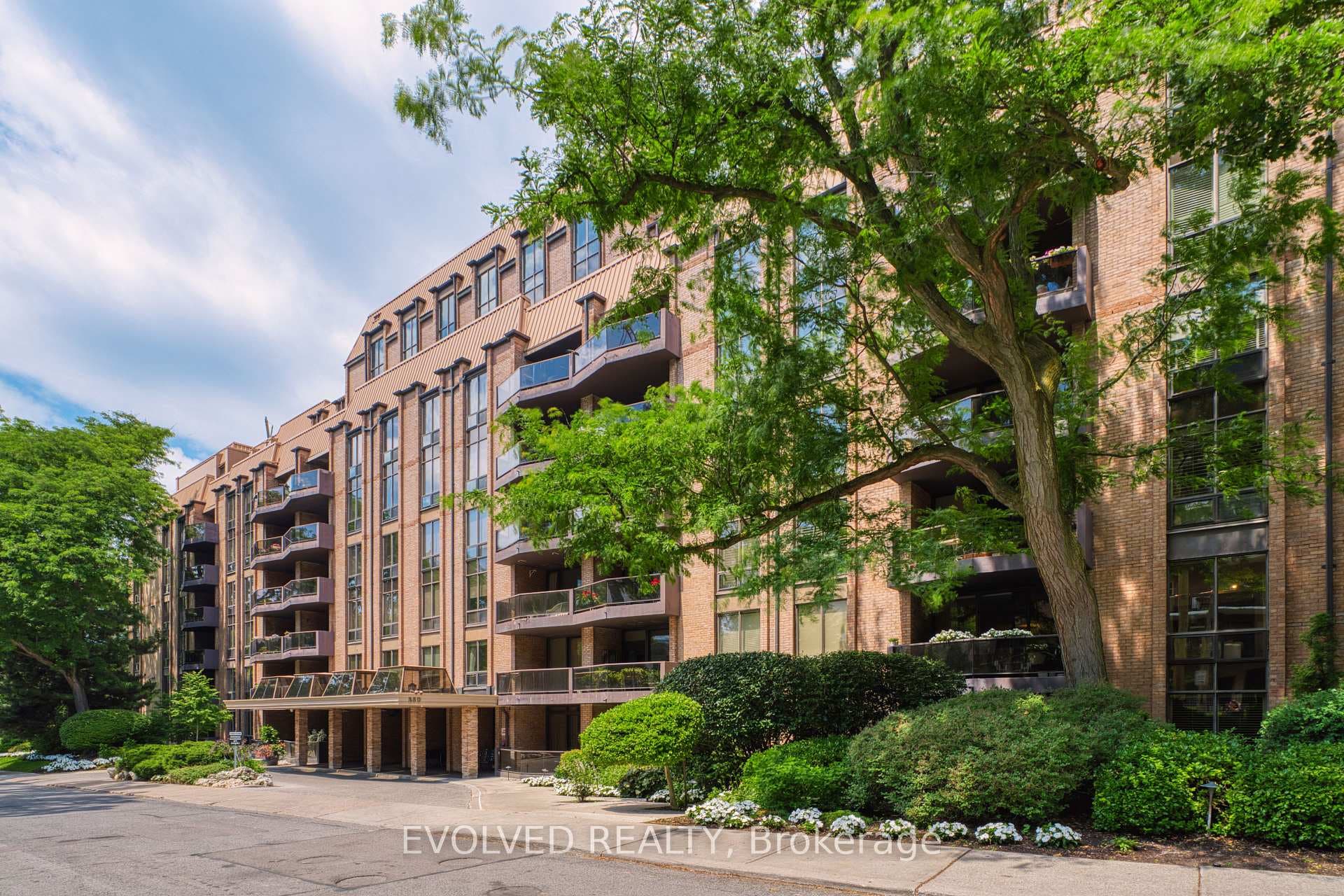 350 Lonsdale Road Unit 508 photo 3