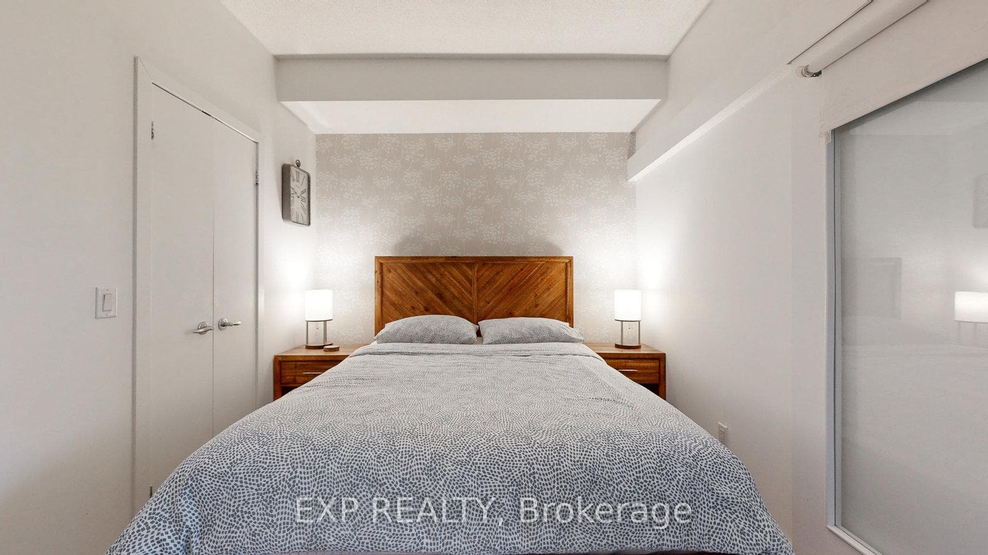 8 York Street Unit 2404 photo 16