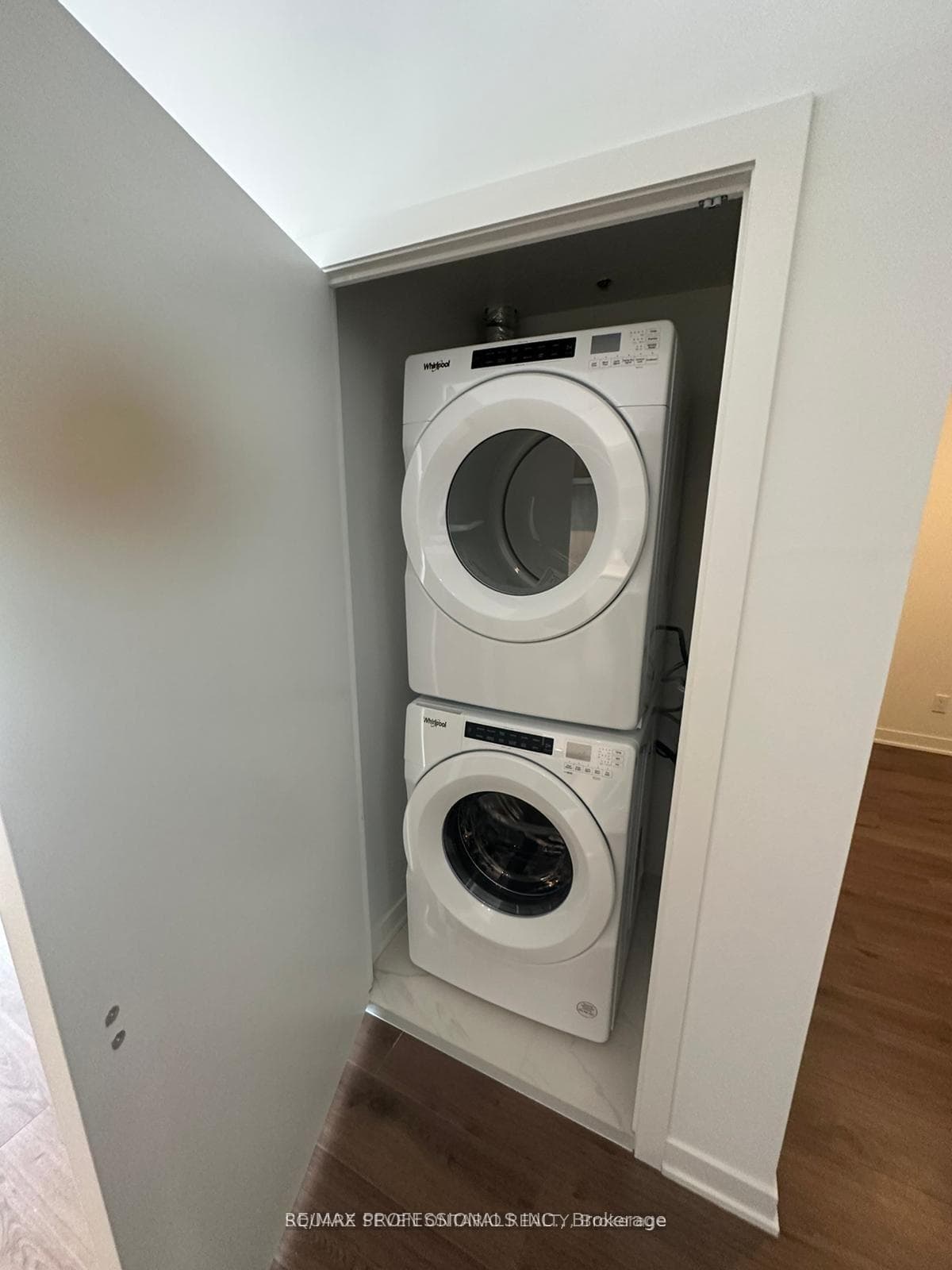 405 Dundas W Street Unit 818 photo 8