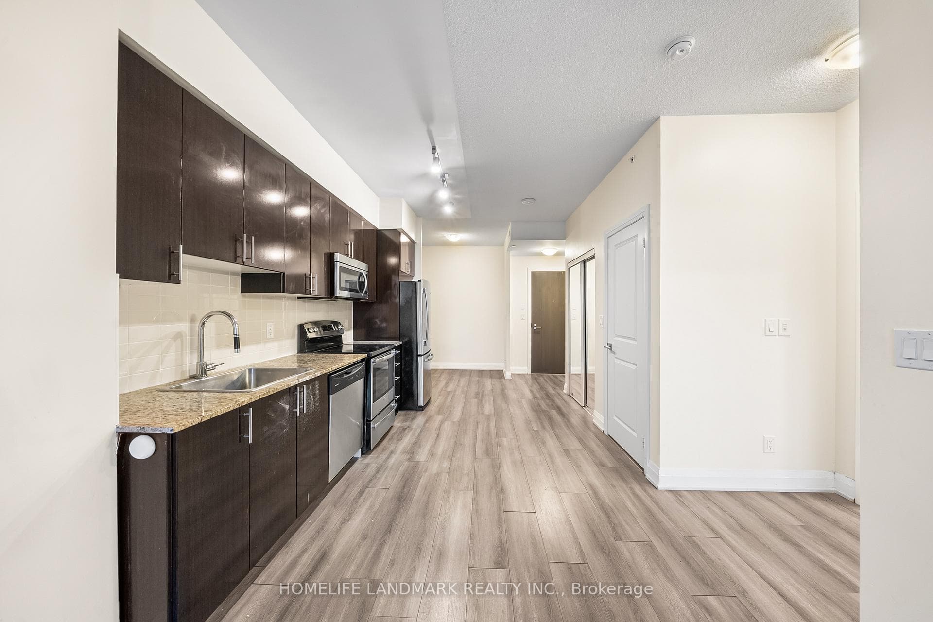 7171 Yonge Street Unit 2106 photo 9