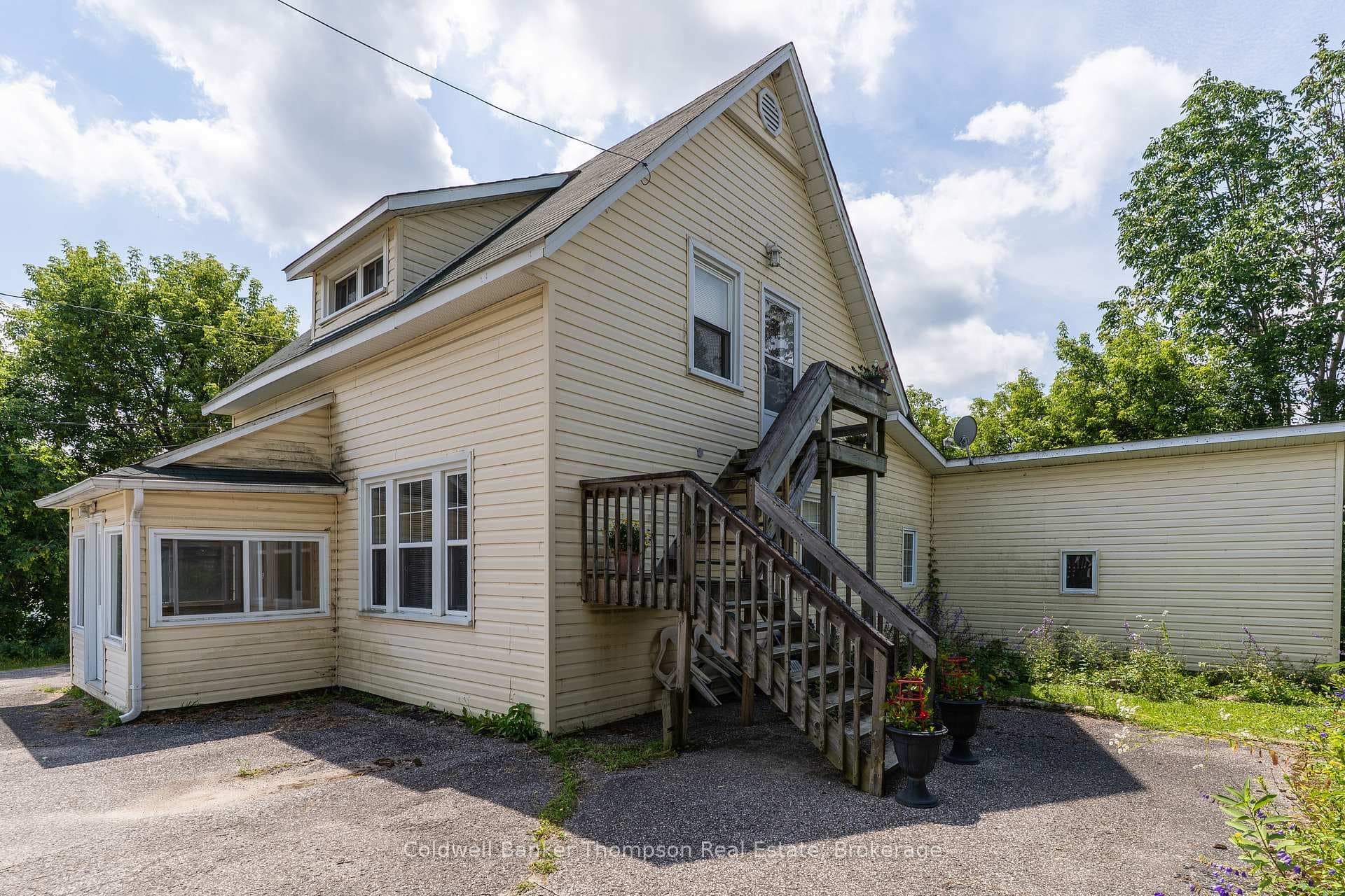 135 Ontario Street photo 2