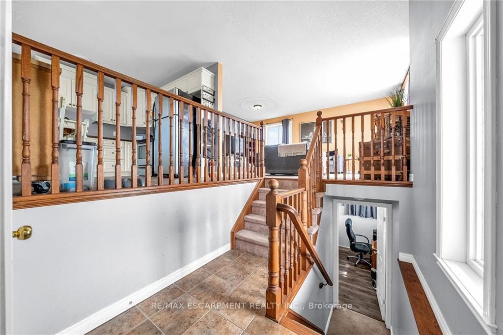 64 Oak Crescent photo 5