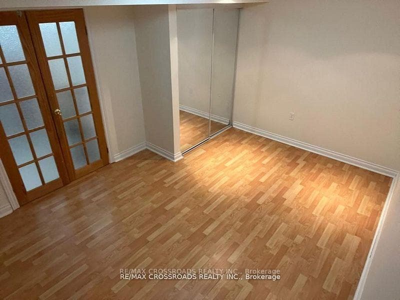 27 Bobolink Avenue Unit Sep/Ent photo 3