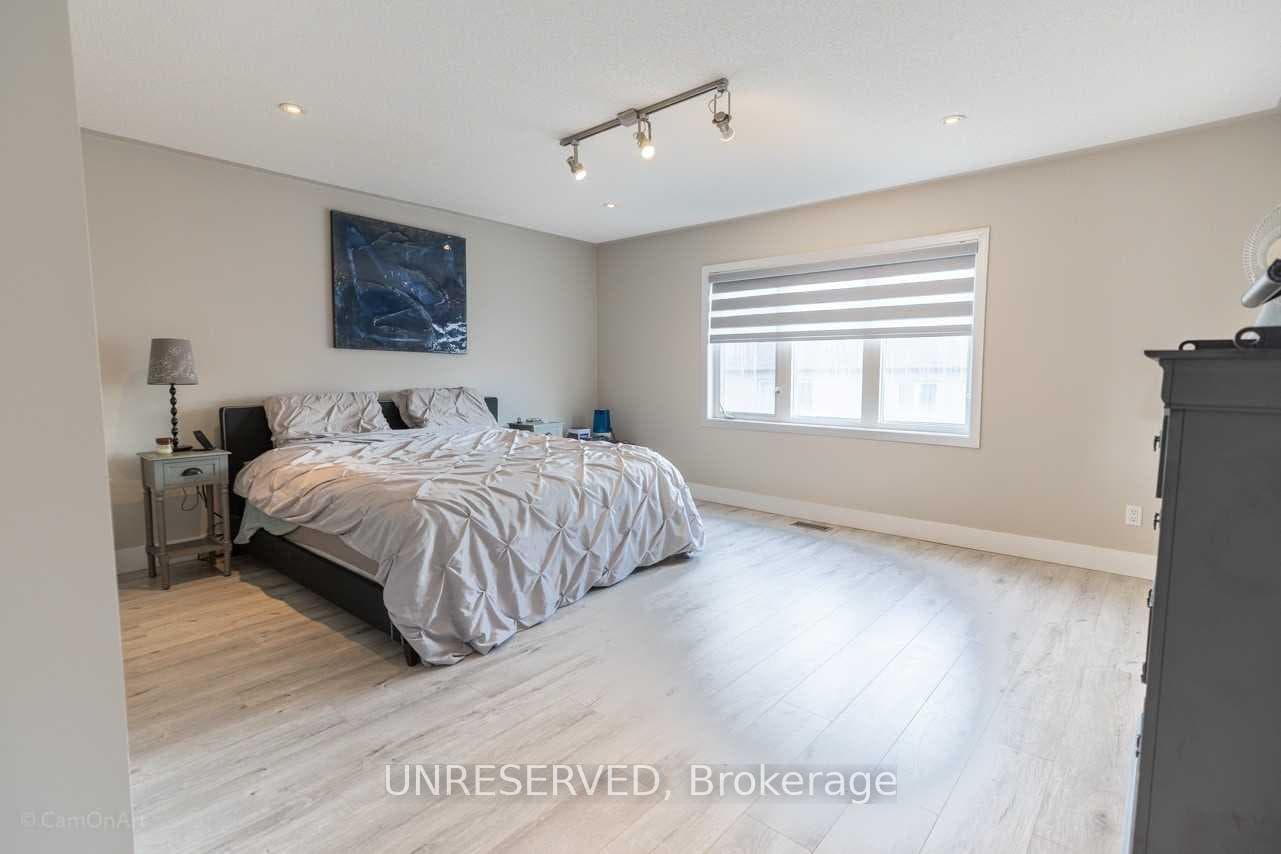 121 Southbrook Crescent photo 10