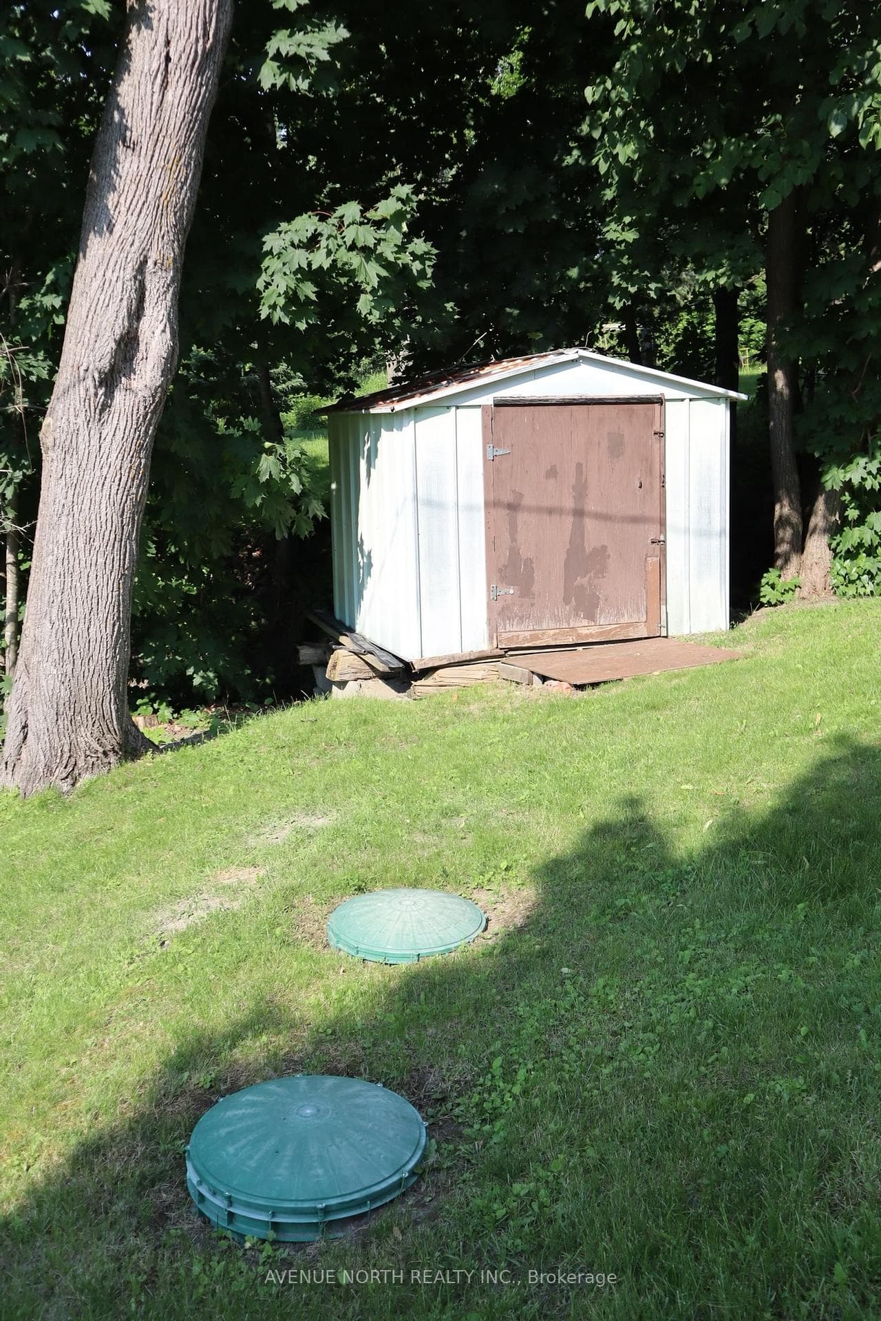 2125 Old Montreal Road photo 31
