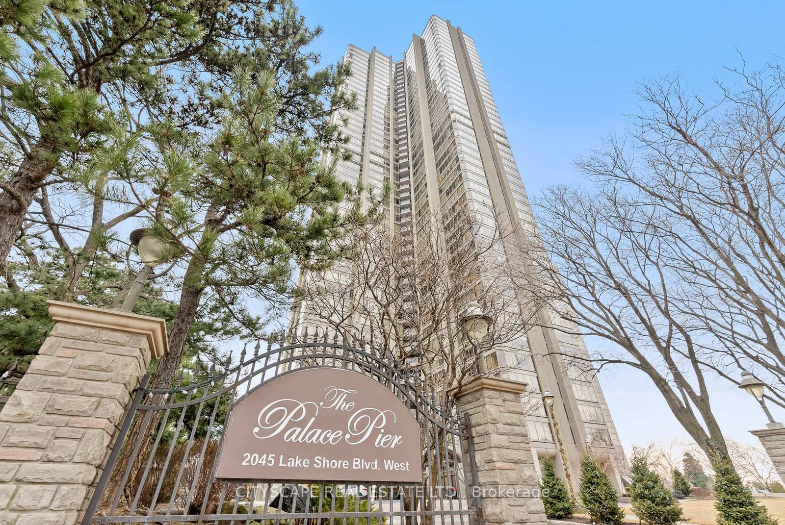 2045 Lake Shore Boulevard Unit 202 photo 1