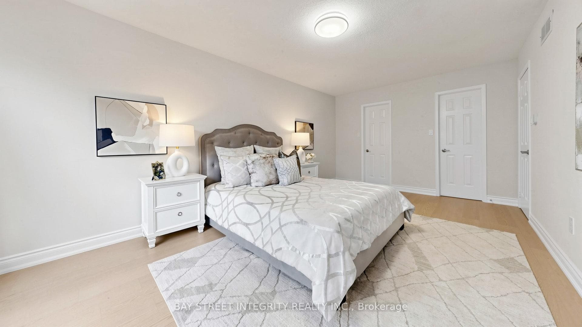 158 Largo Crescent photo 28