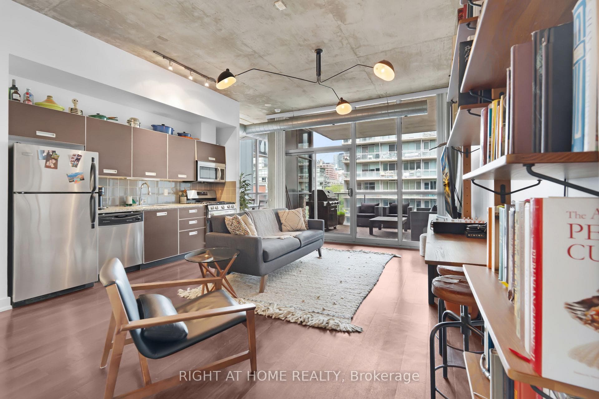 60 Bathurst Street Unit 610 photo 8