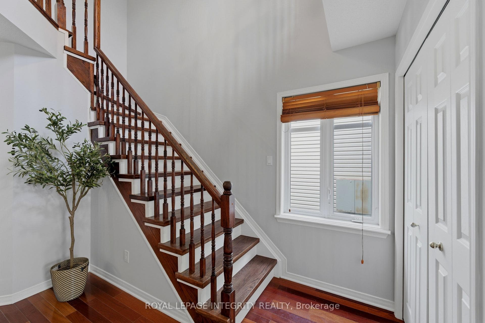 160 DEERCROFT Avenue photo 16