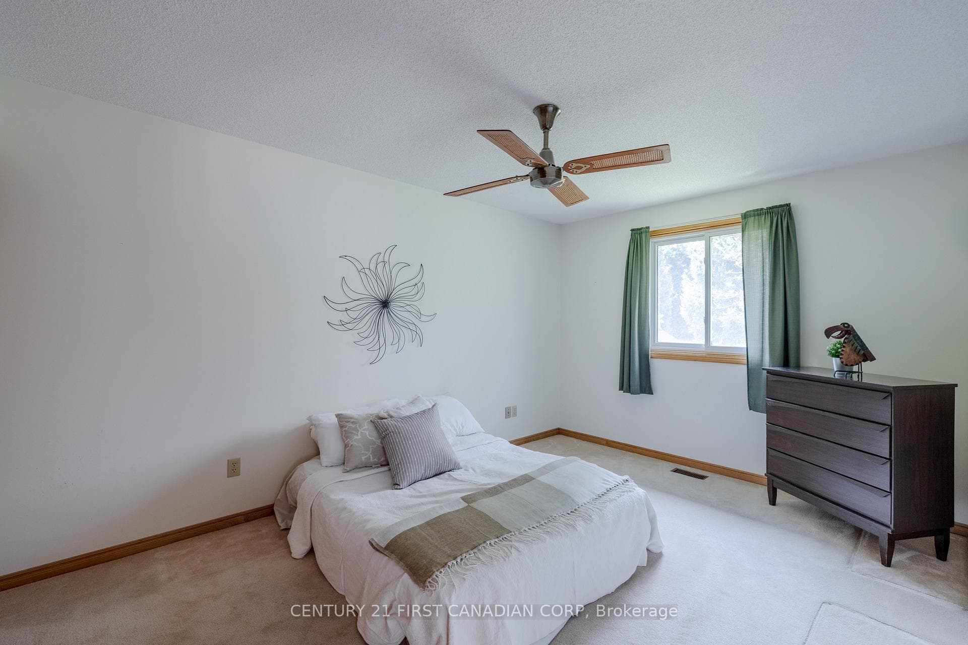 90 Bradley Avenue photo 13