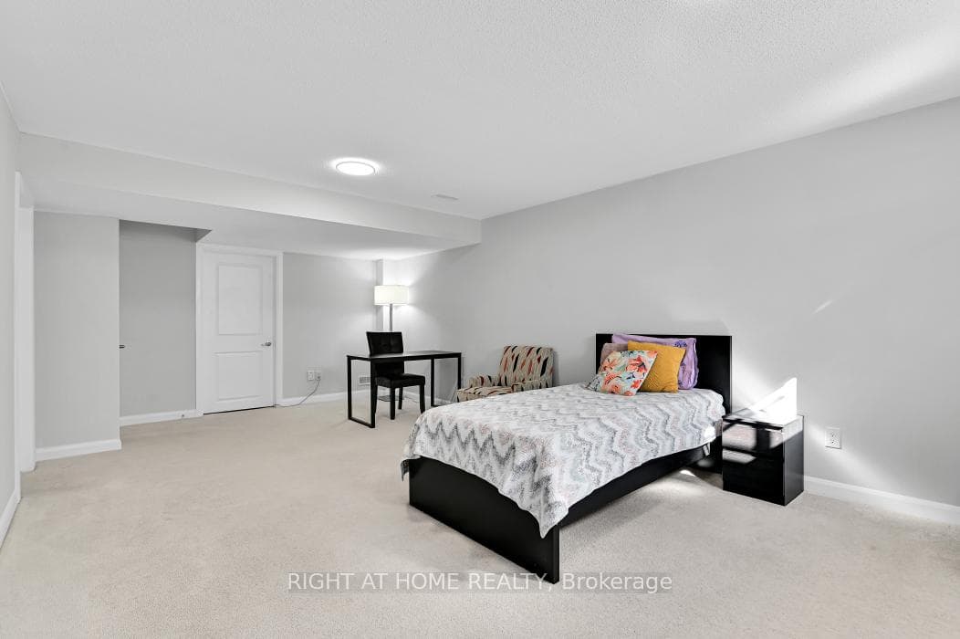 301 Guppy Grove photo 26