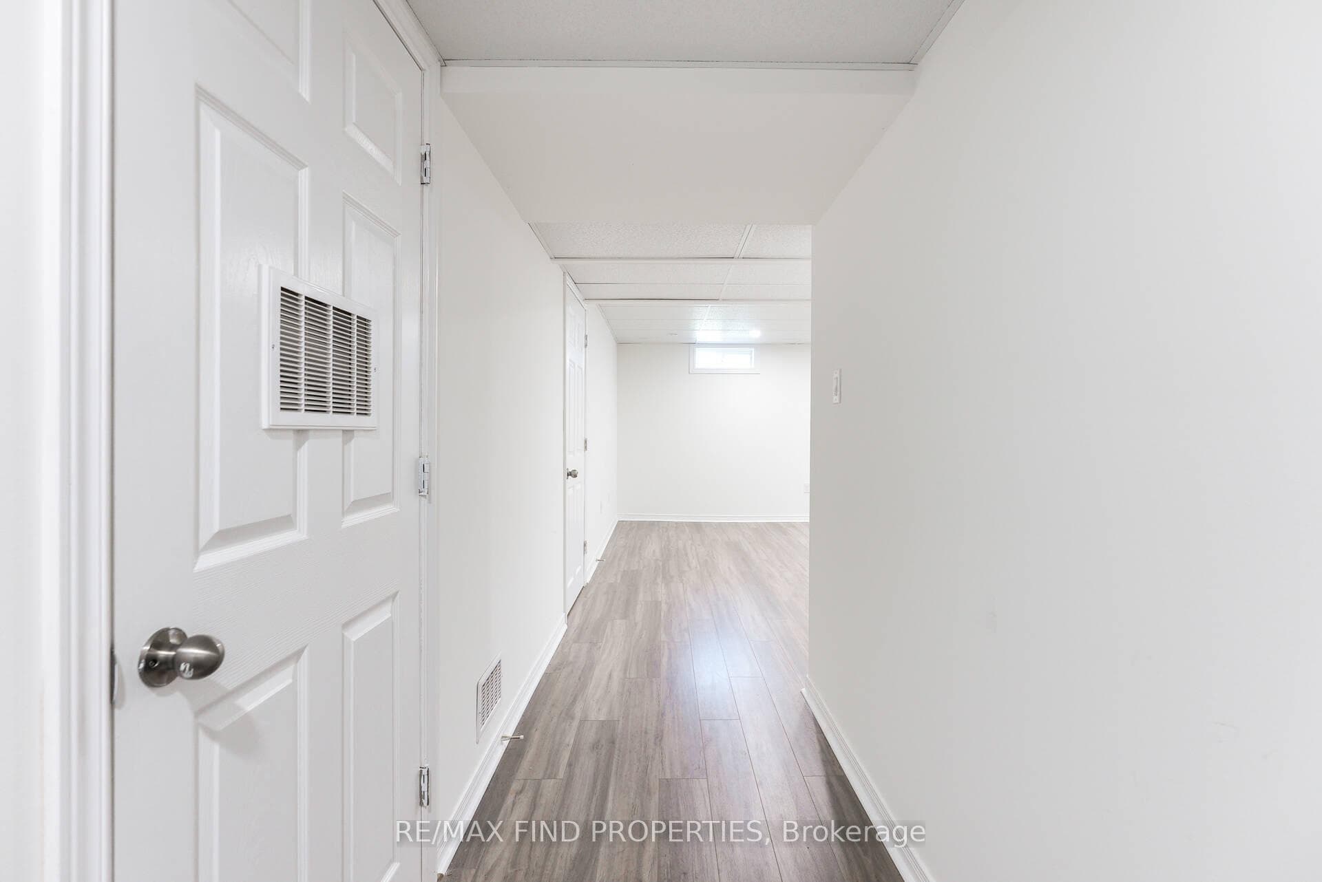 930 Hasselfeldt Heights photo 31
