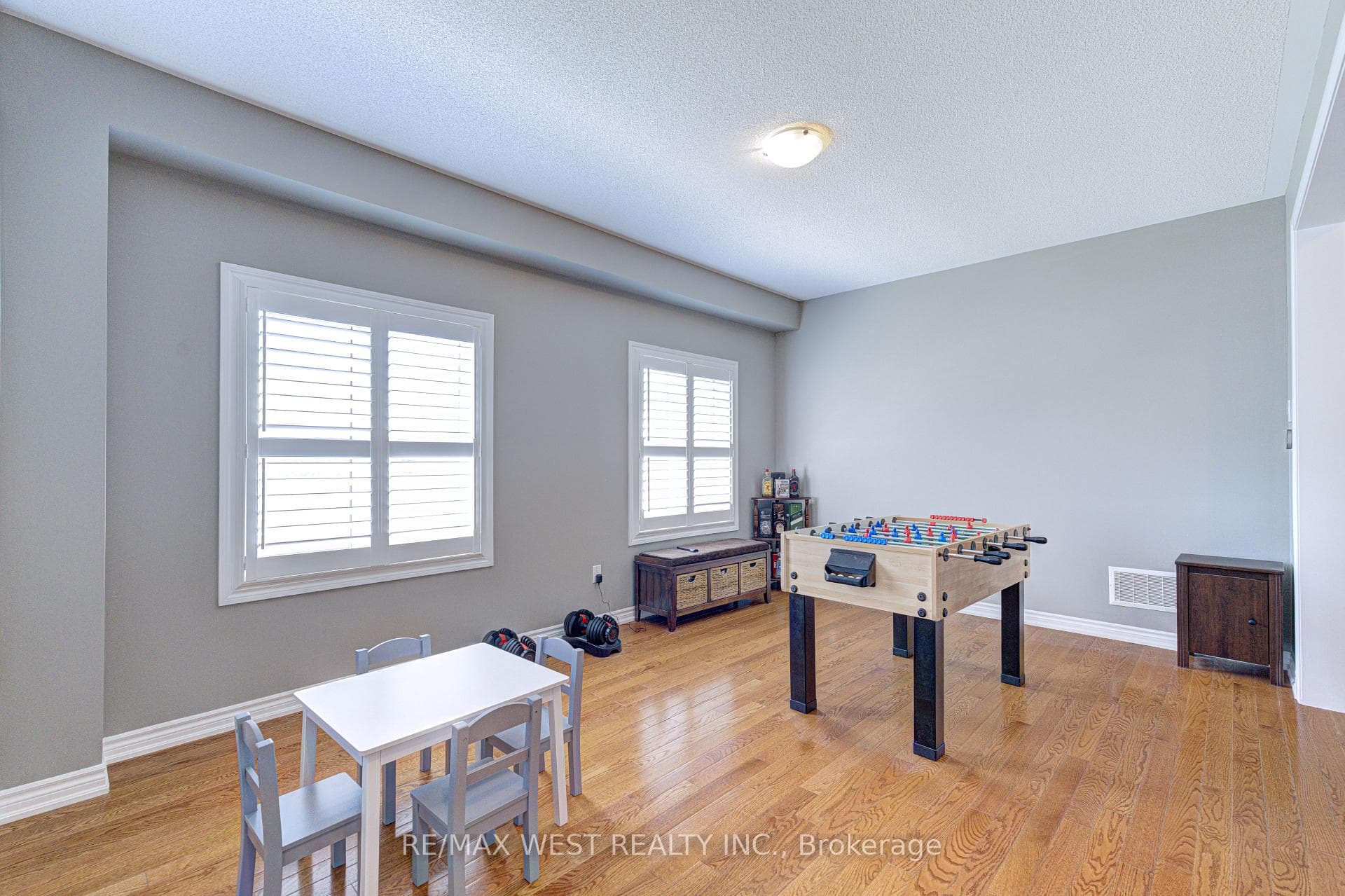 108 Decarolis Crescent photo 9