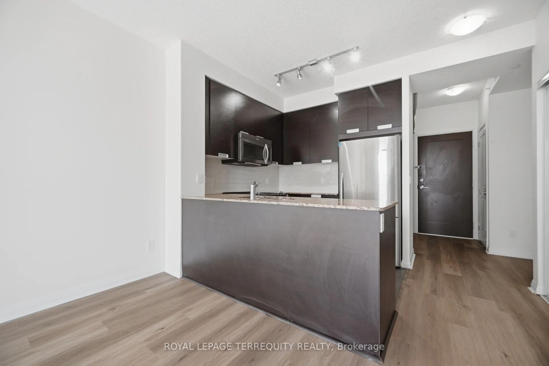75 Eglinton Avenue Unit 703 photo 8