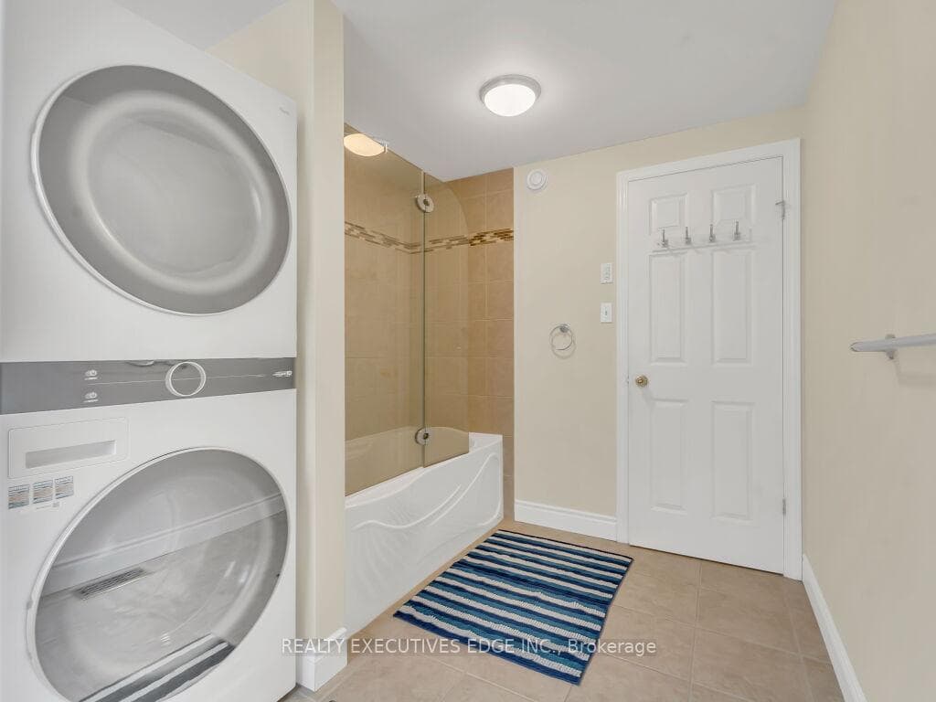 21 Munroe Crescent photo 32