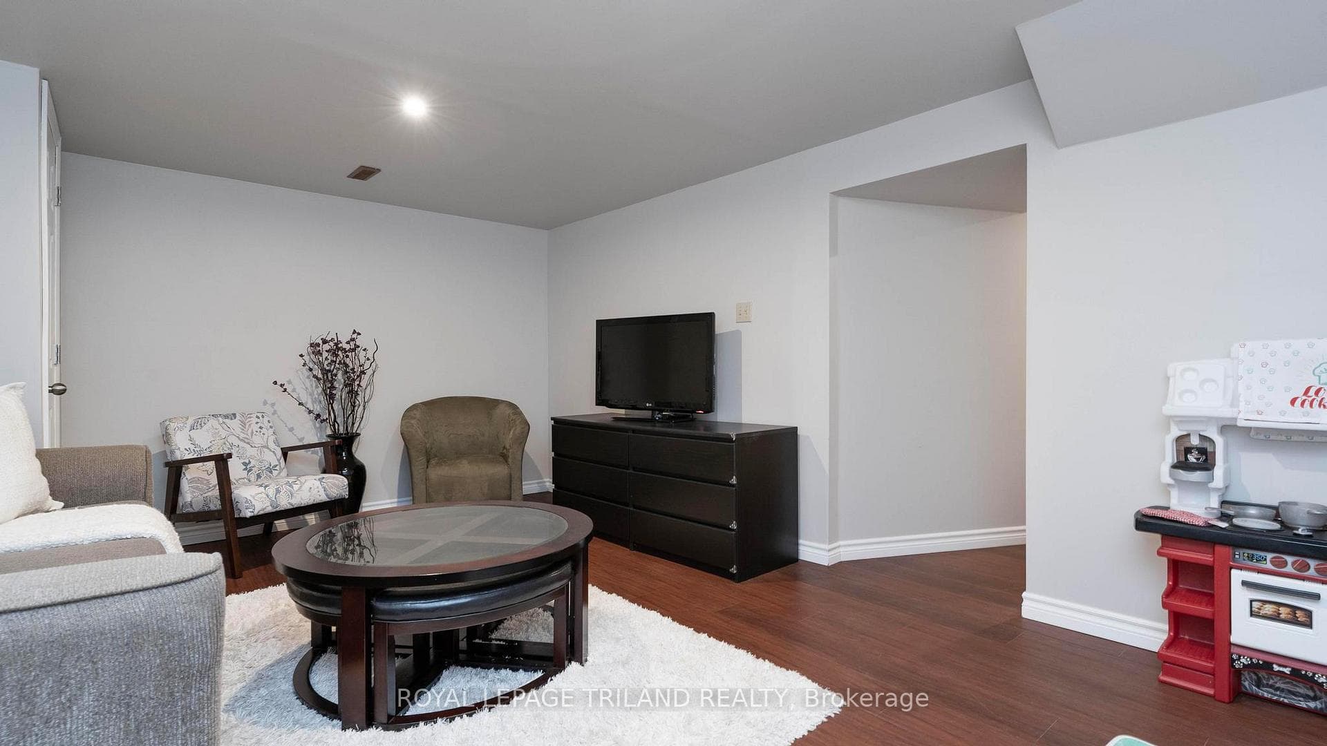 166 SOUTHDALE Road Unit 56 photo 25
