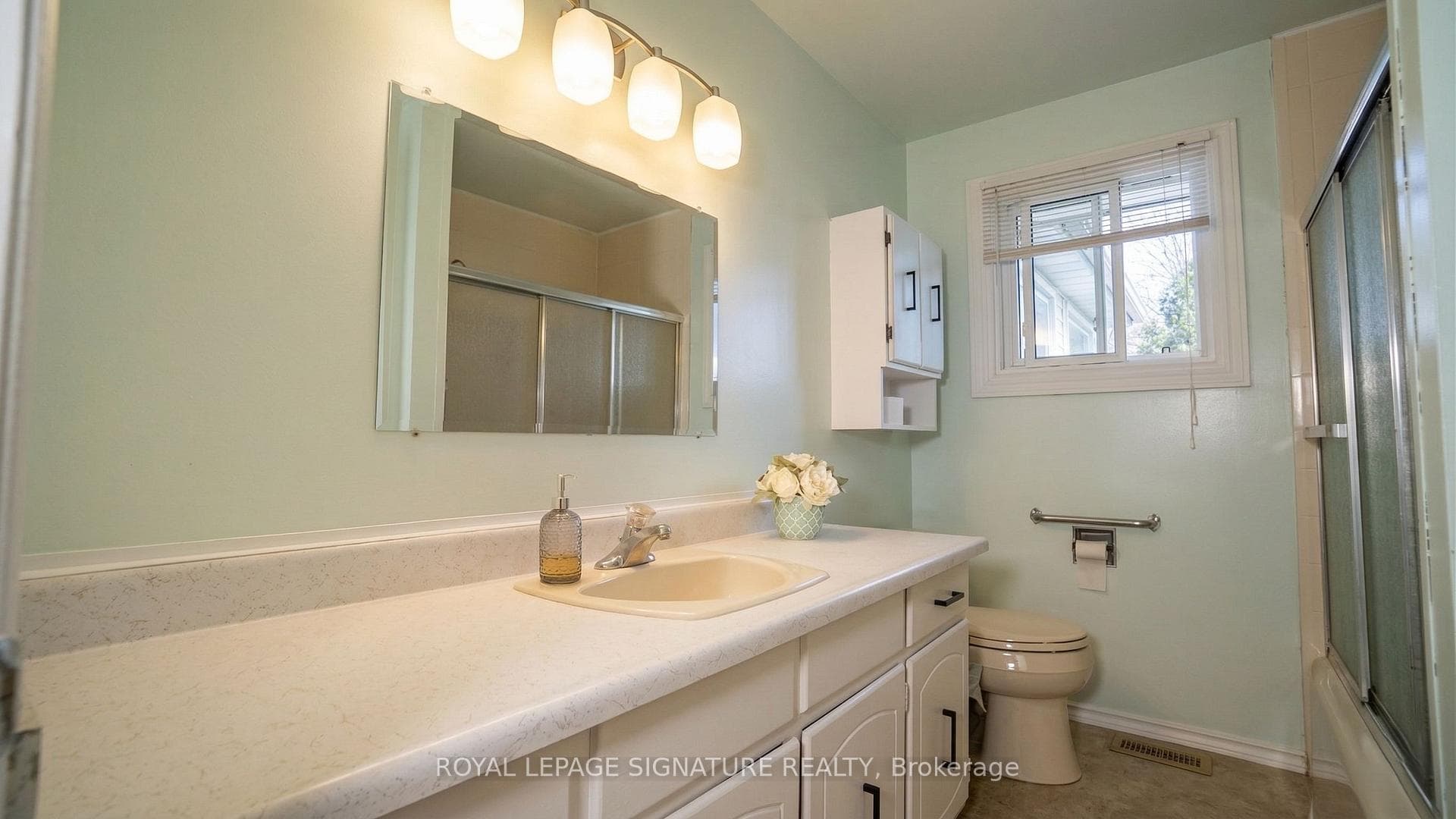 15 Douglas Avenue photo 13