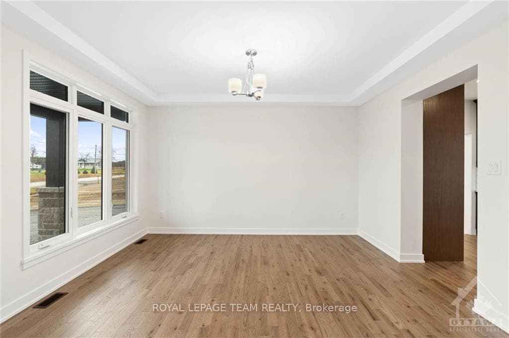 131 CASSIDY Crescent photo 10
