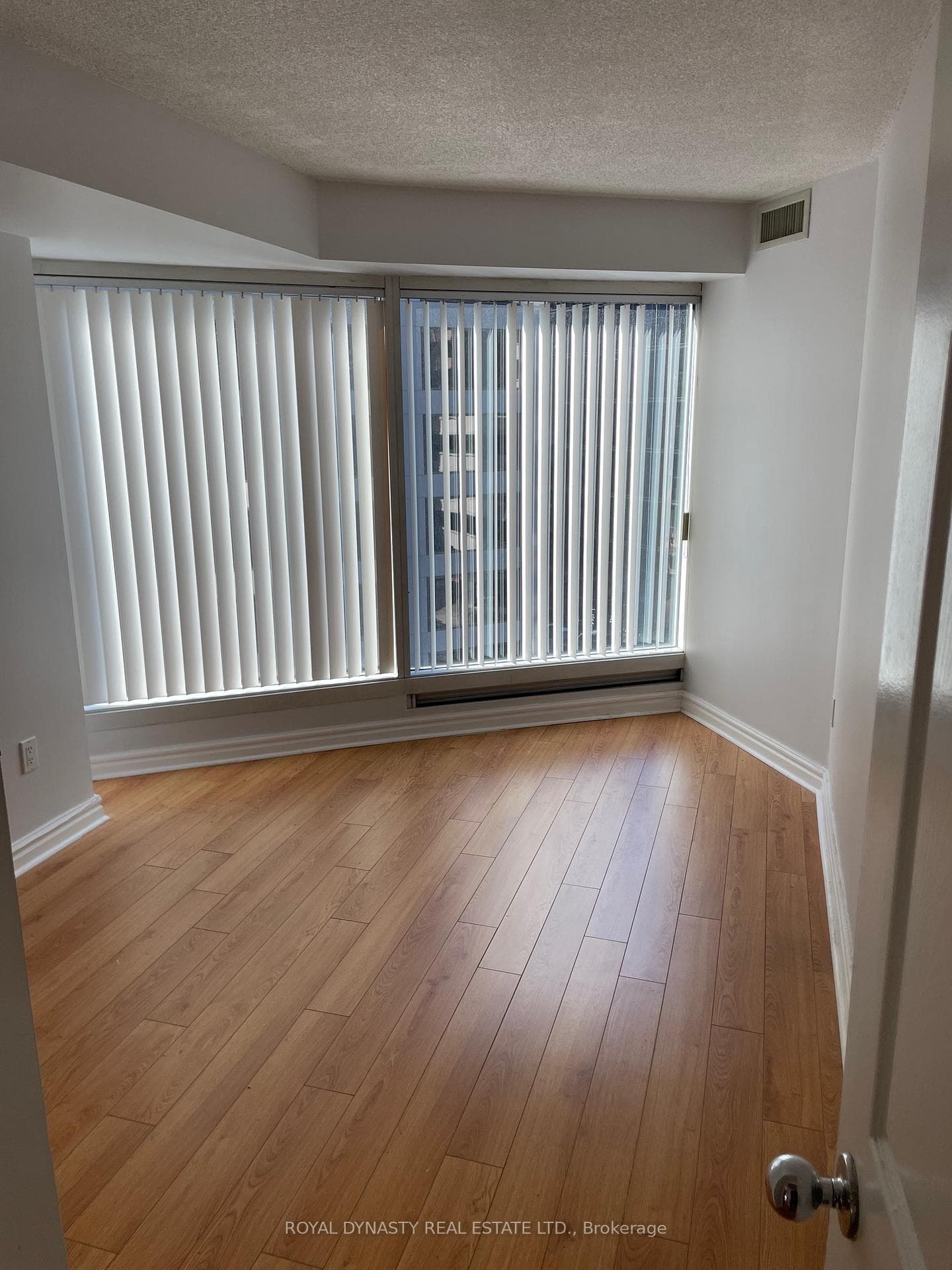 33 University Avenue Unit 805 photo 10