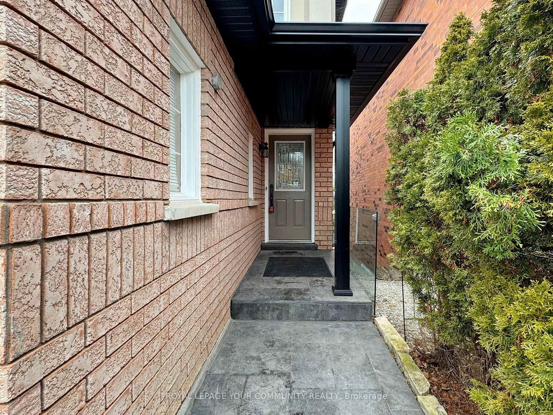 130 Deerglen Terrace photo 2