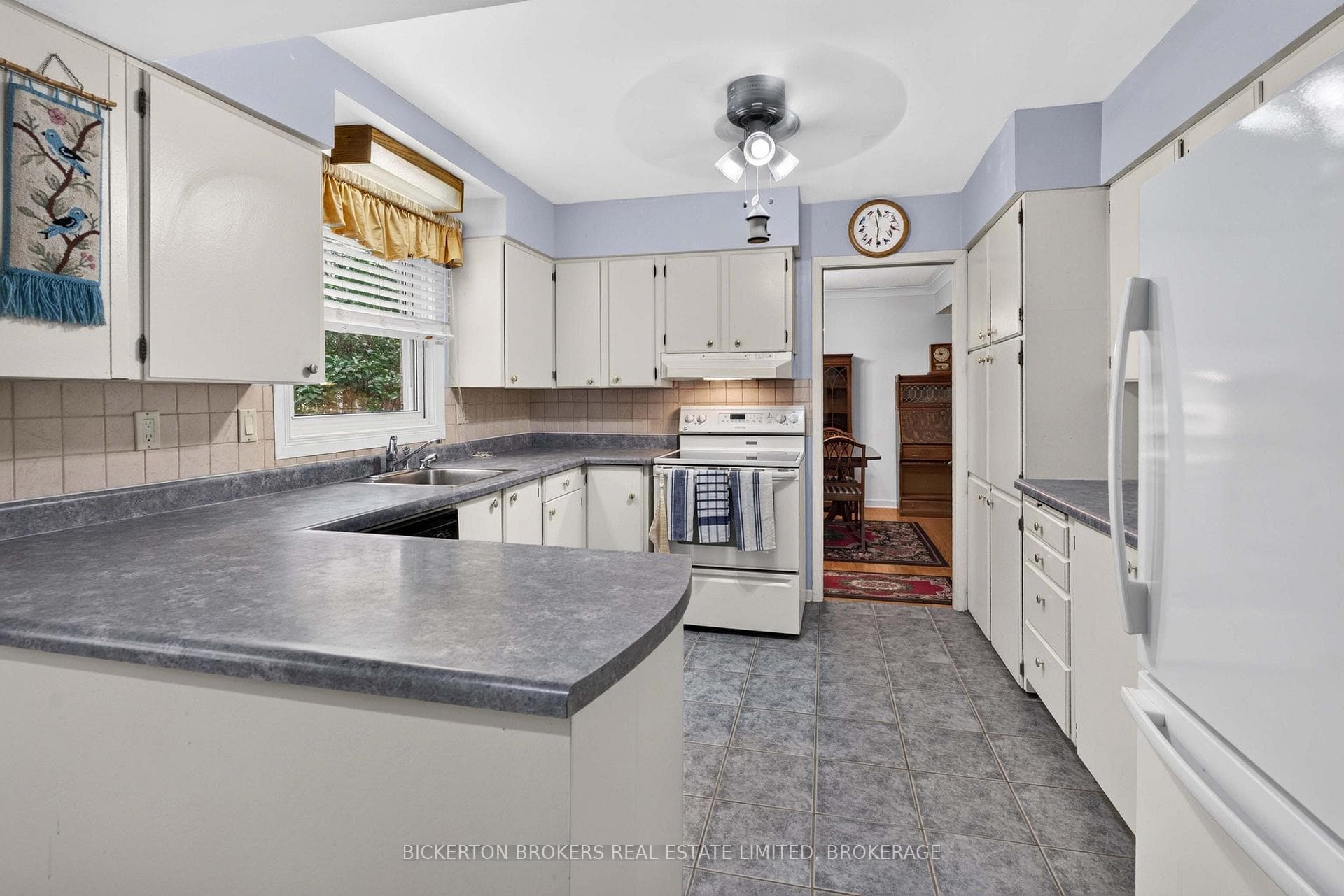 160 Elmwood Drive photo 29