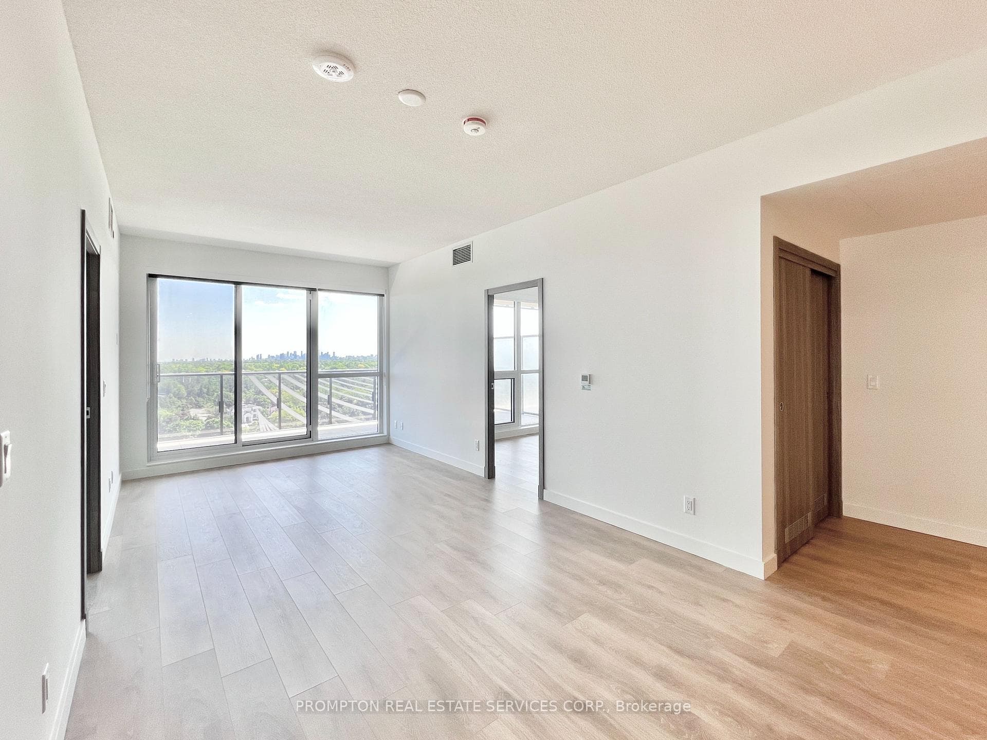 25 McMahon Drive Unit 1802 photo 6