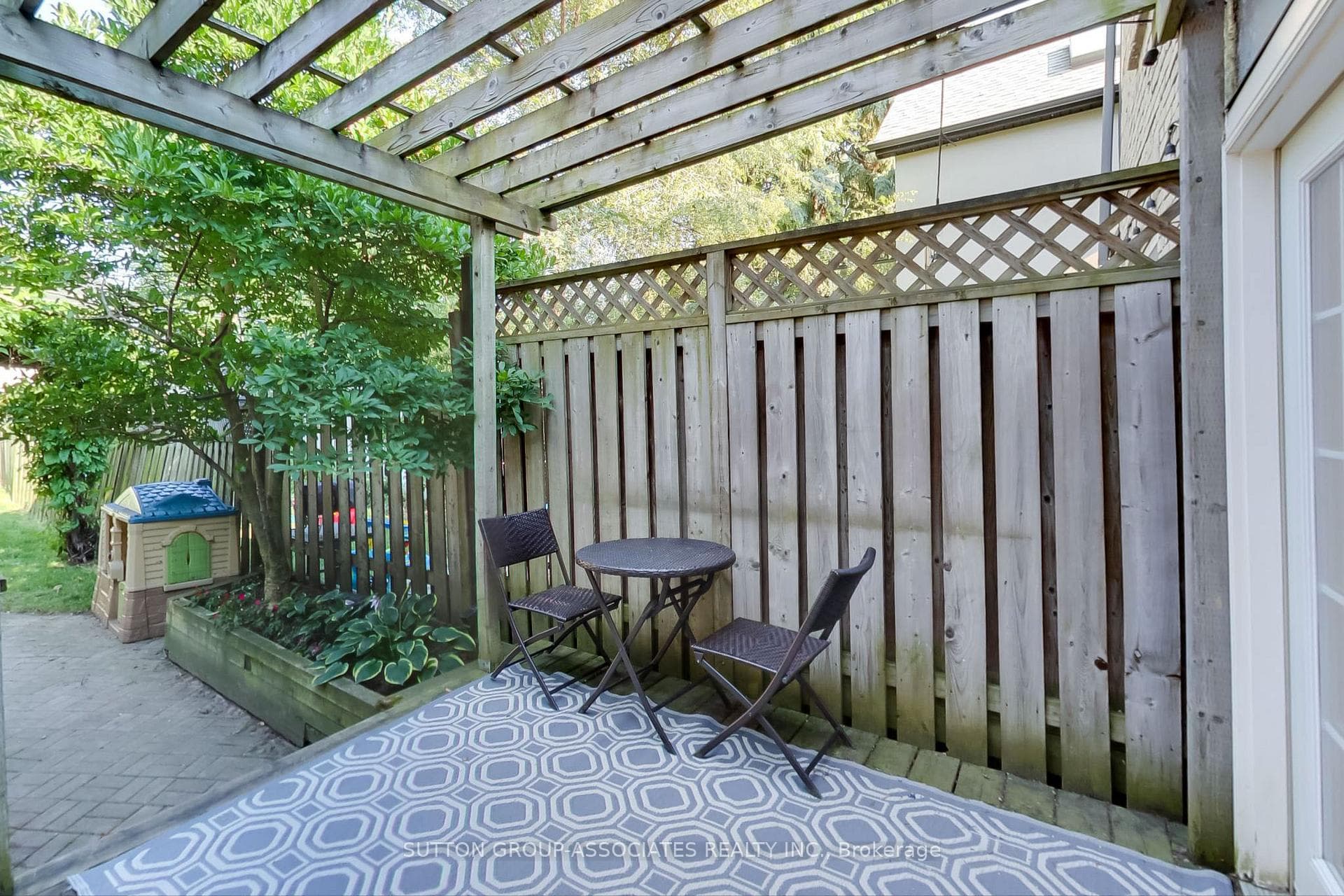 177 Humewood Drive photo 32