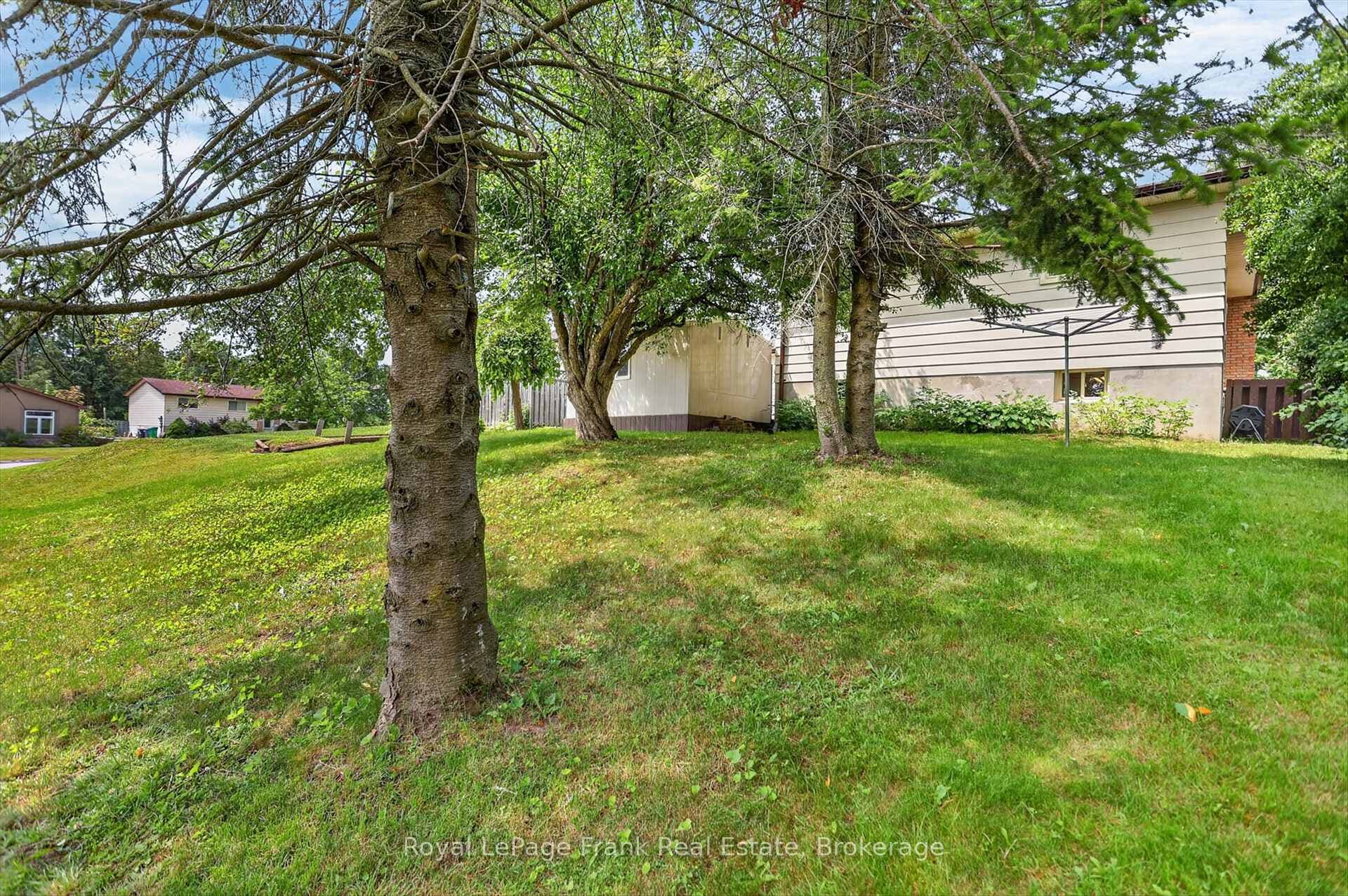 1717 Woodgrove Crescent photo 28