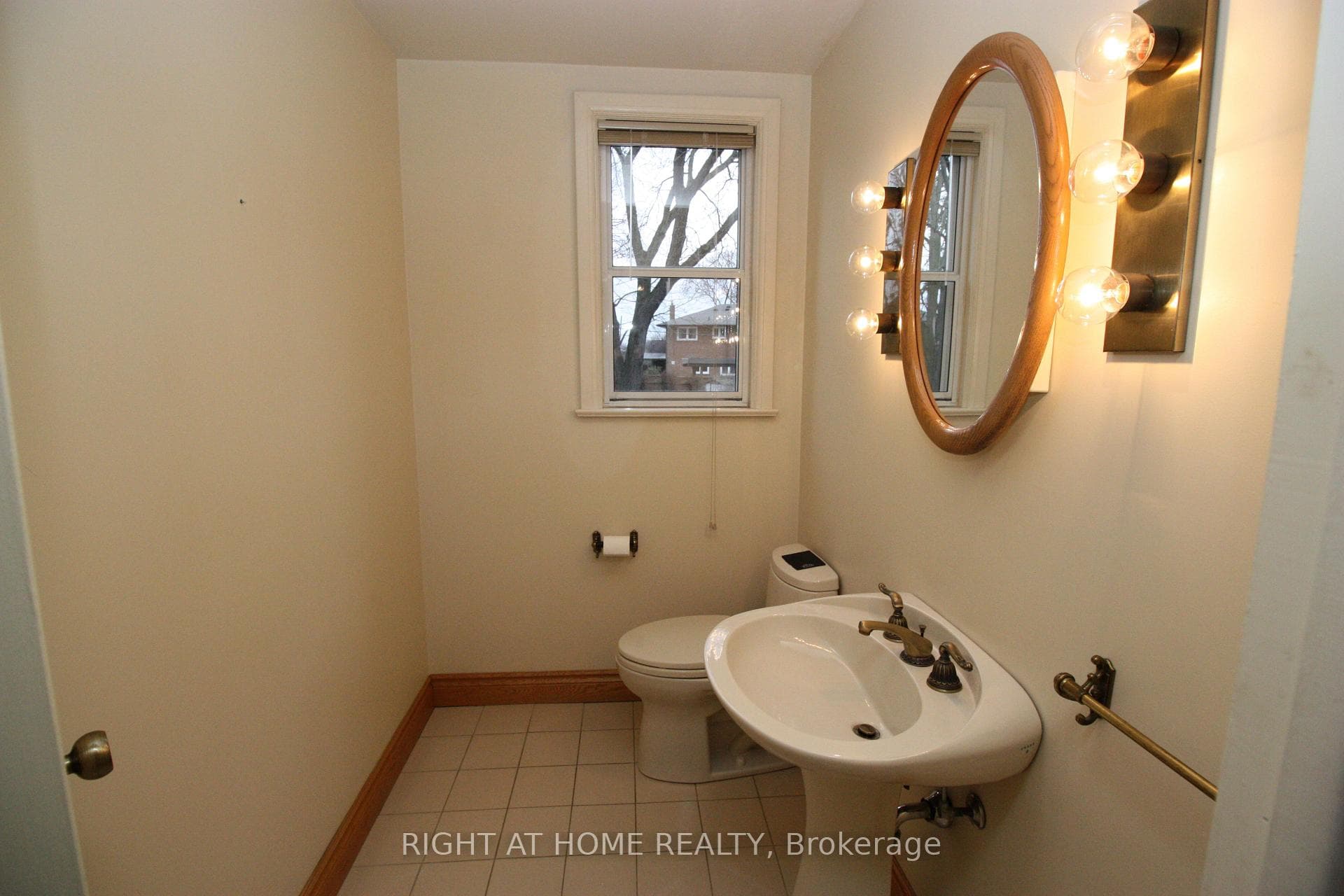 123 Ashbourne Drive photo 6
