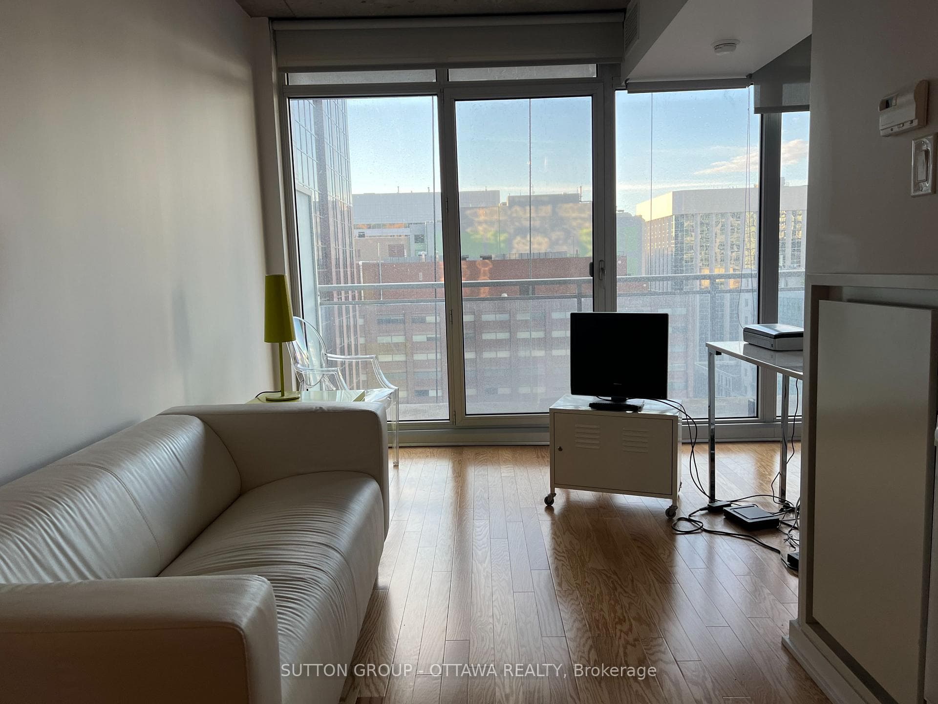 324 Laurier Avenue Unit 1404 photo 8