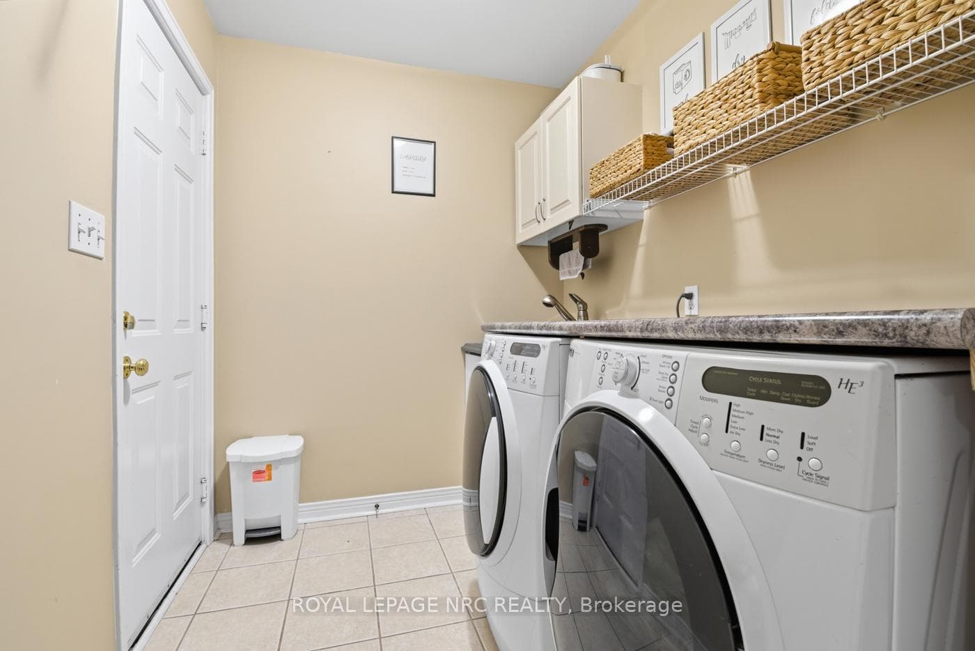 65 MCCAFFERY Crescent photo 32