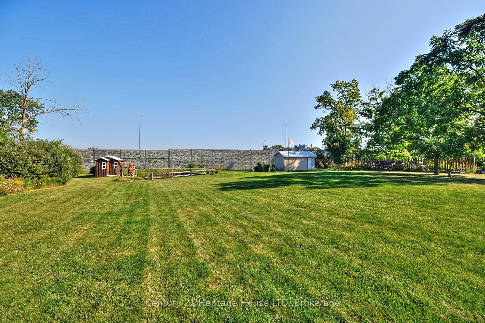 1040 Bertie Street photo 44