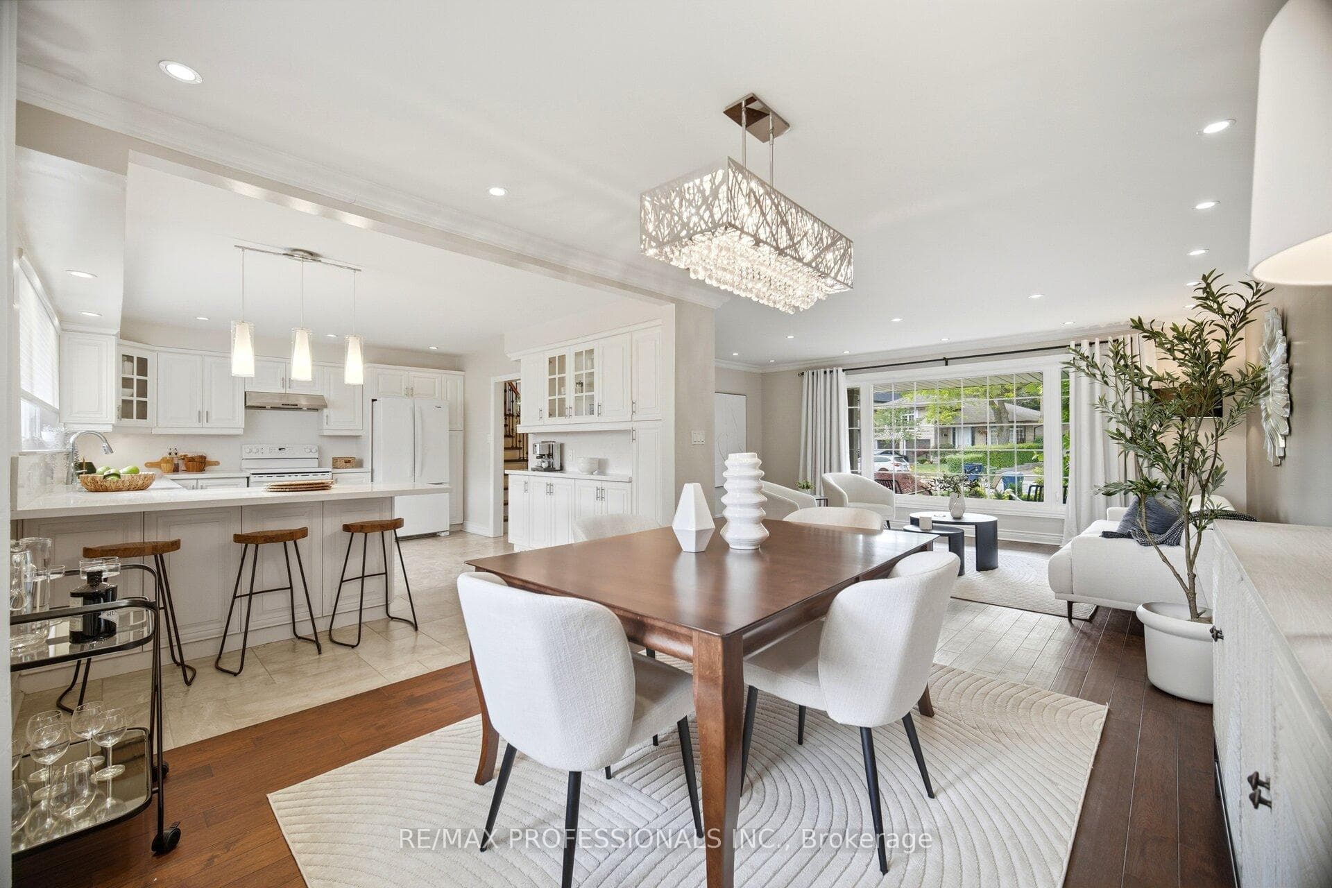 12 Thicket Road photo 13